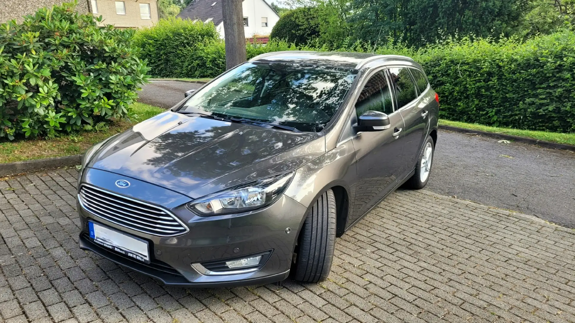 Ford Focus Titanium Grau - 2