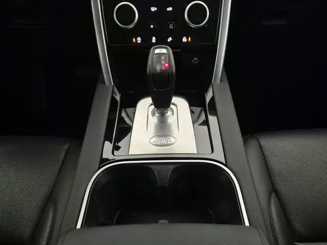Land Rover Discovery Sport view 12