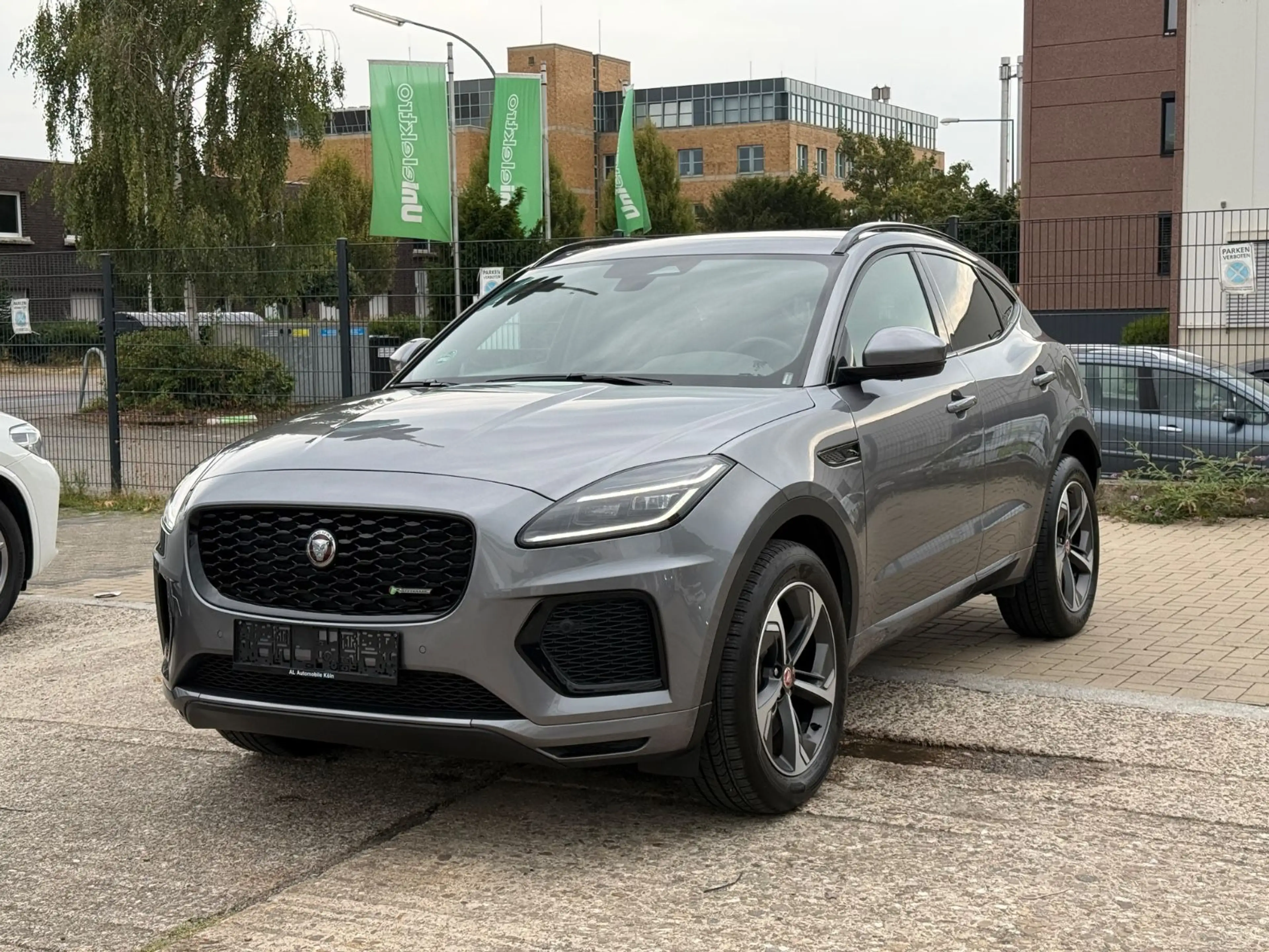 Jaguar E-Pace E-PACE R-Dynamic SE AWD Plug-In Hybrid/Pano/Lede — photo 3