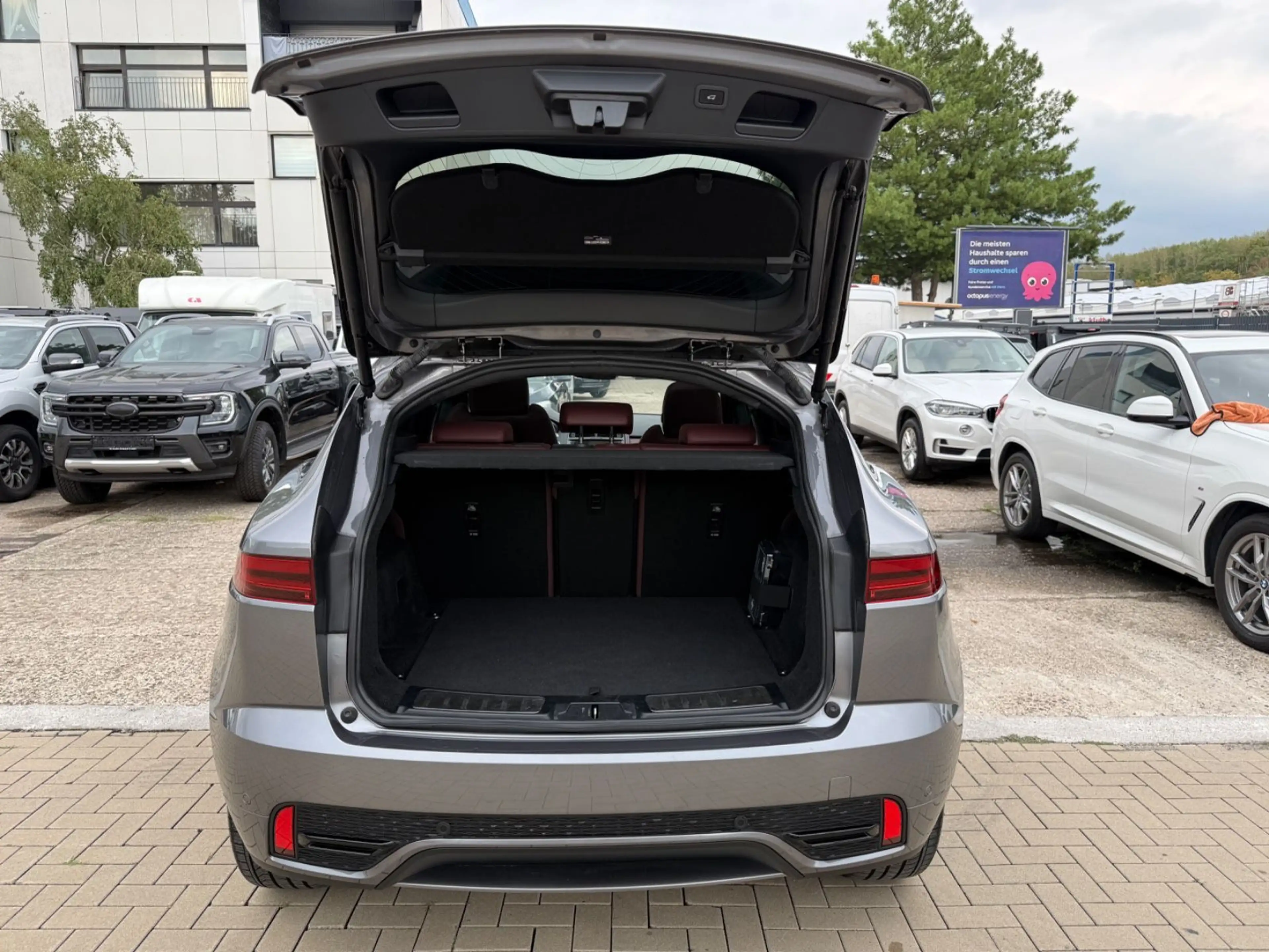 Jaguar E-Pace E-PACE R-Dynamic SE AWD Plug-In Hybrid/Pano/Lede — photo 10