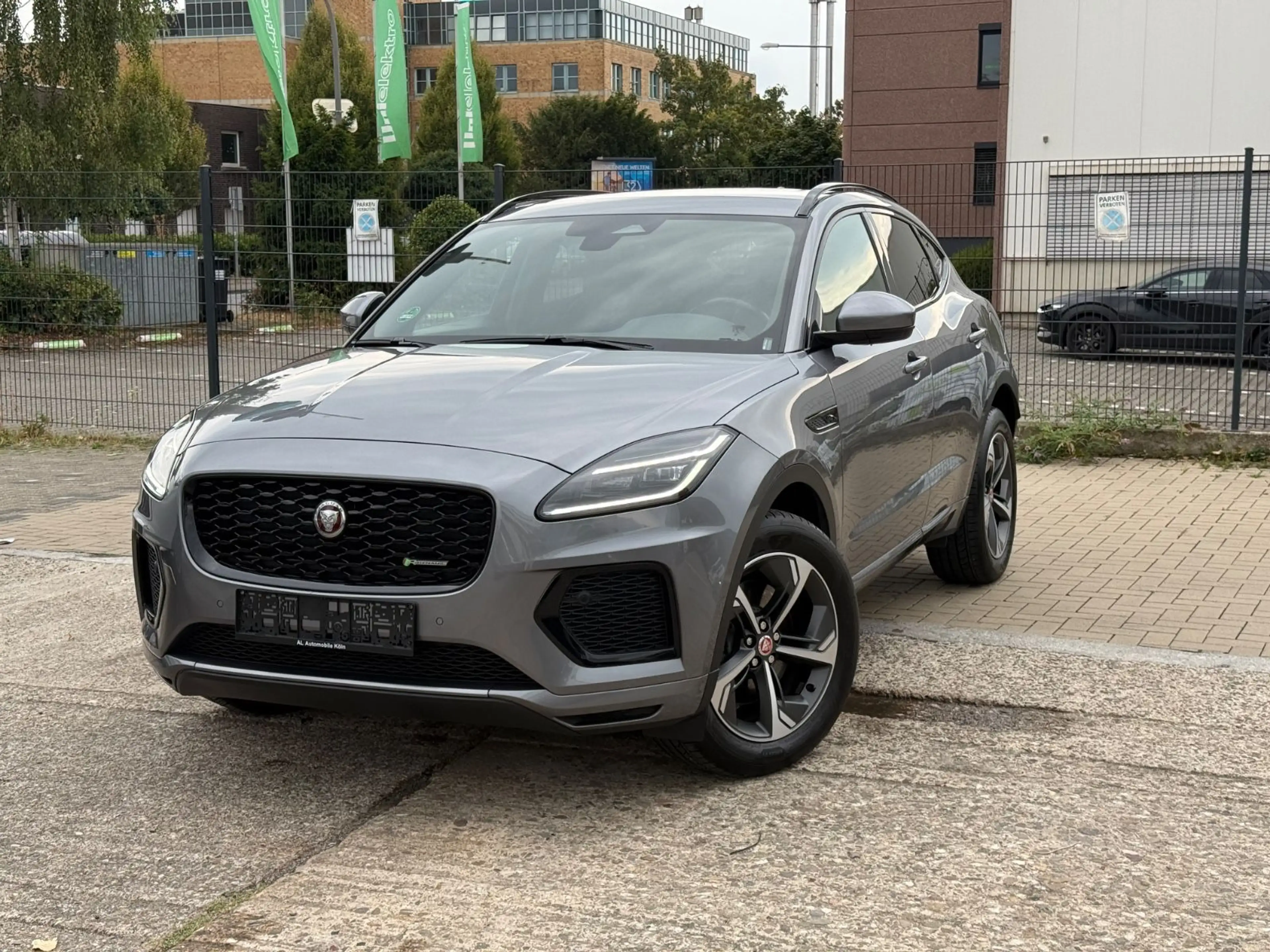Jaguar E-Pace E-PACE R-Dynamic SE AWD Plug-In Hybrid/Pano/Lede — photo 2