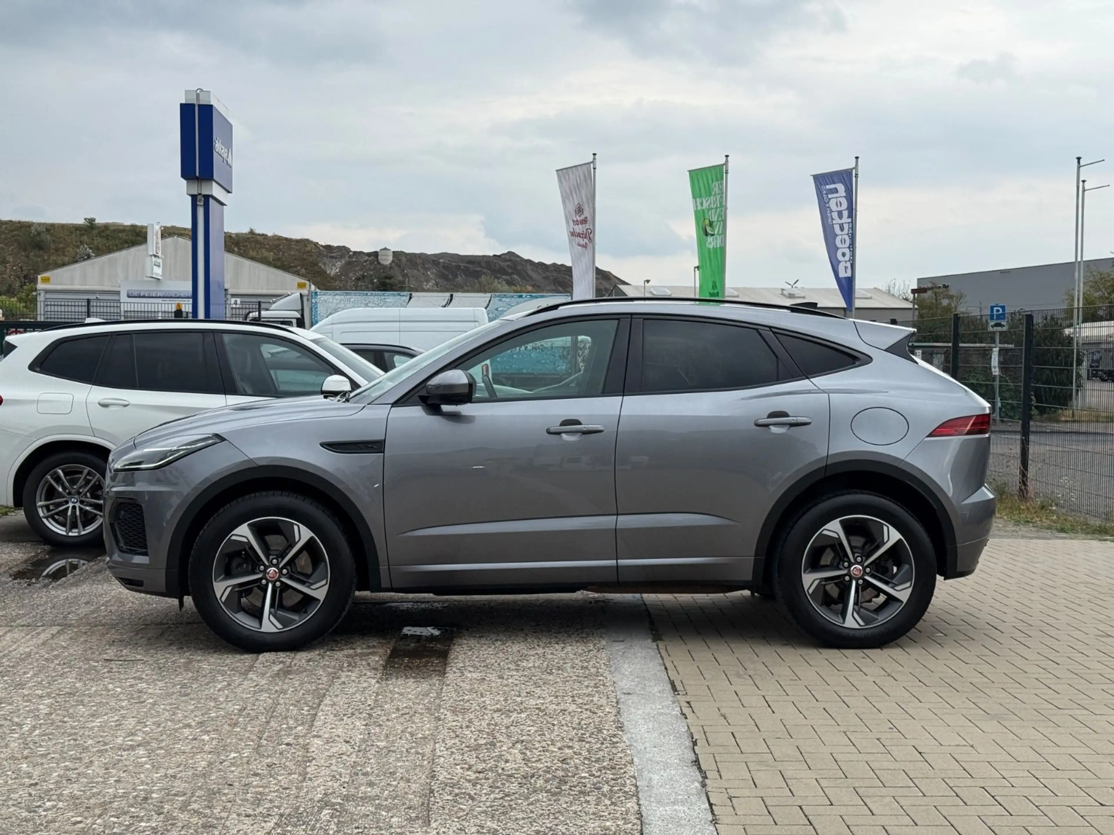 Jaguar E-Pace E-PACE R-Dynamic SE AWD Plug-In Hybrid/Pano/Lede — photo 9