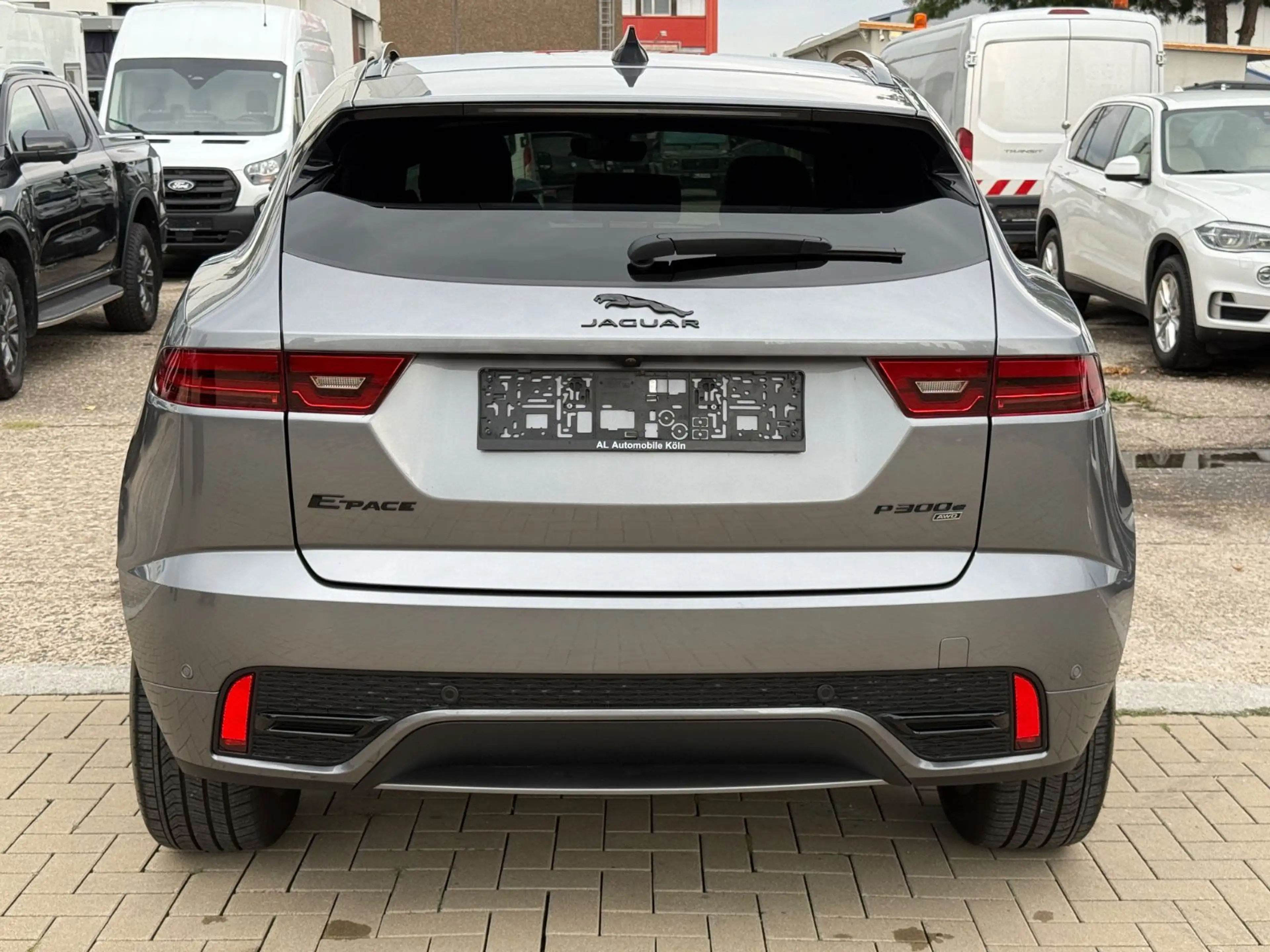 Jaguar E-Pace E-PACE R-Dynamic SE AWD Plug-In Hybrid/Pano/Lede — photo 7
