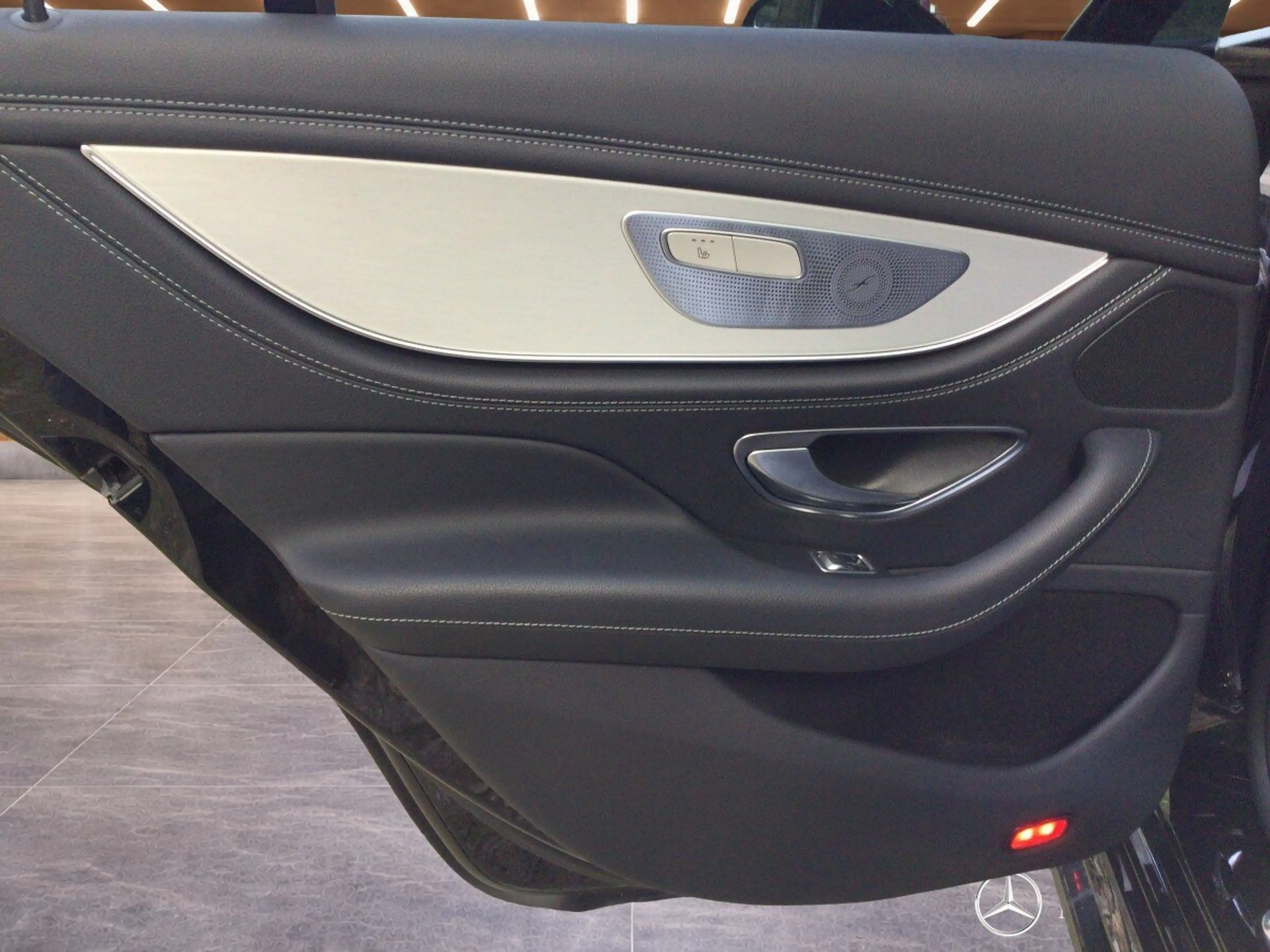 Mercedes-Benz CLS 300 CLS 300 d 4M AMG+SHD+DISTRON+LED+BURMESTER+LEDER — photo 12