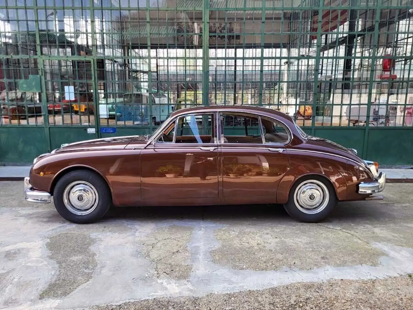 Jaguar MK II Daimler 2.5 V8 Saloon 250 Marrón - 2