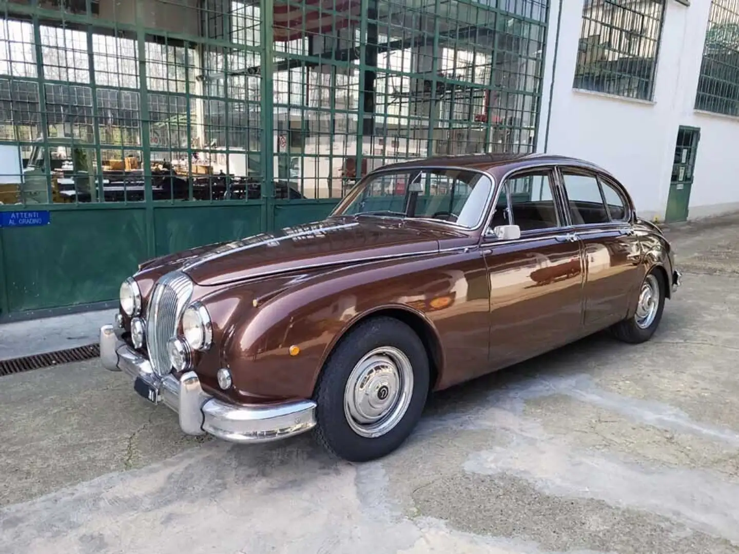 Jaguar MK II Daimler 2.5 V8 Saloon 250 Marrón - 1