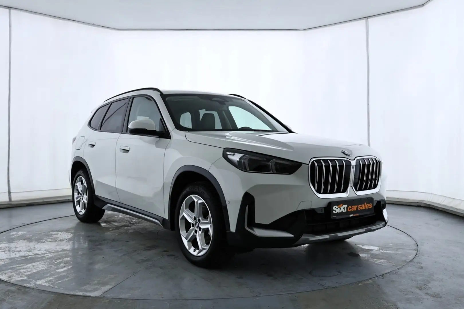 BMW X1 sDrive18i xLine PANO|ad.LED|SHZG|PDC+RFK|AHK Weiß - 1
