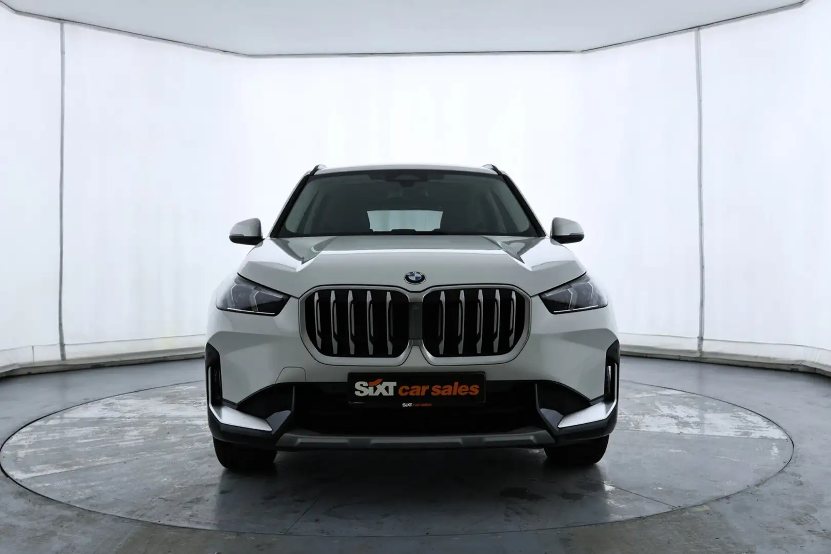 BMW X1 sDrive18i xLine PANO|ad.LED|SHZG|PDC+RFK|AHK Weiß - 2