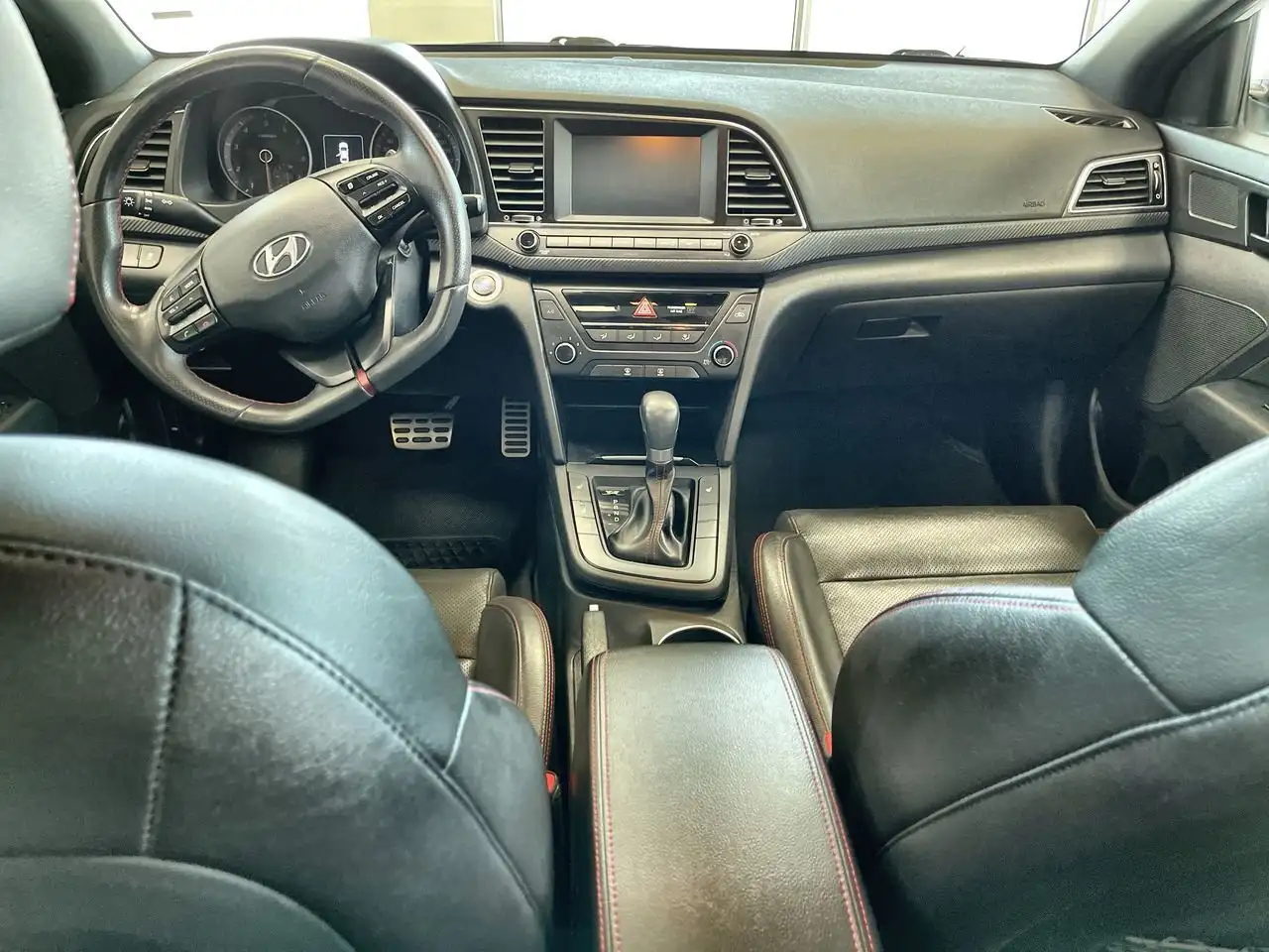 Hyundai ELANTRA снимка Hyundai ELANTRA
