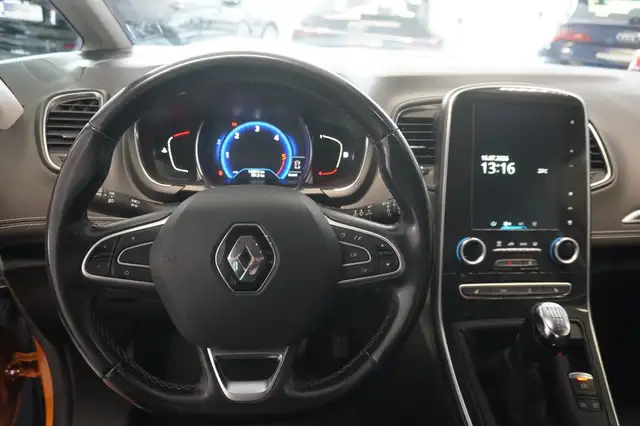 Renault Scenic view 11