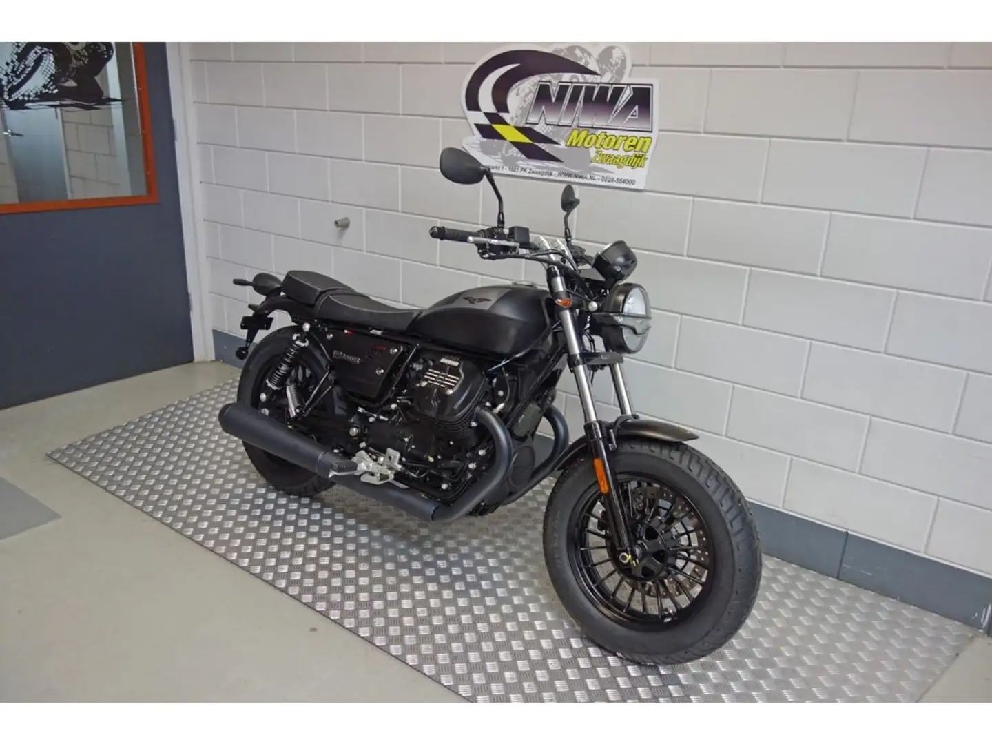 Moto Guzzi V 9 BOBBER Negru - 2