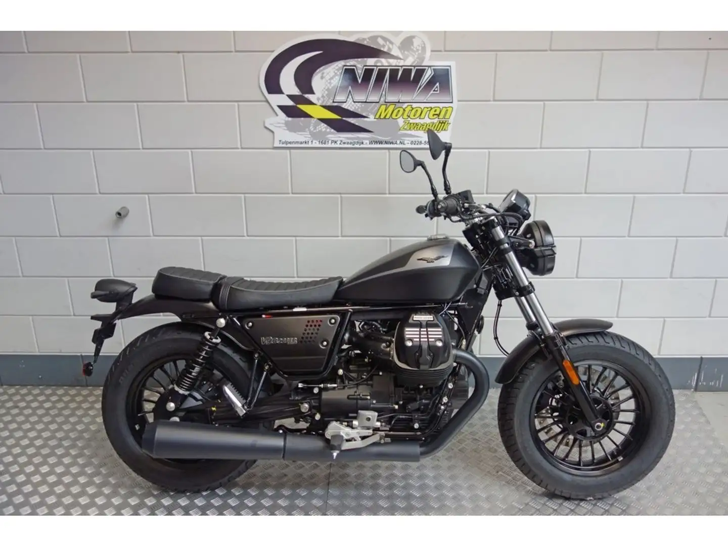 Moto Guzzi V 9 BOBBER Negru - 1