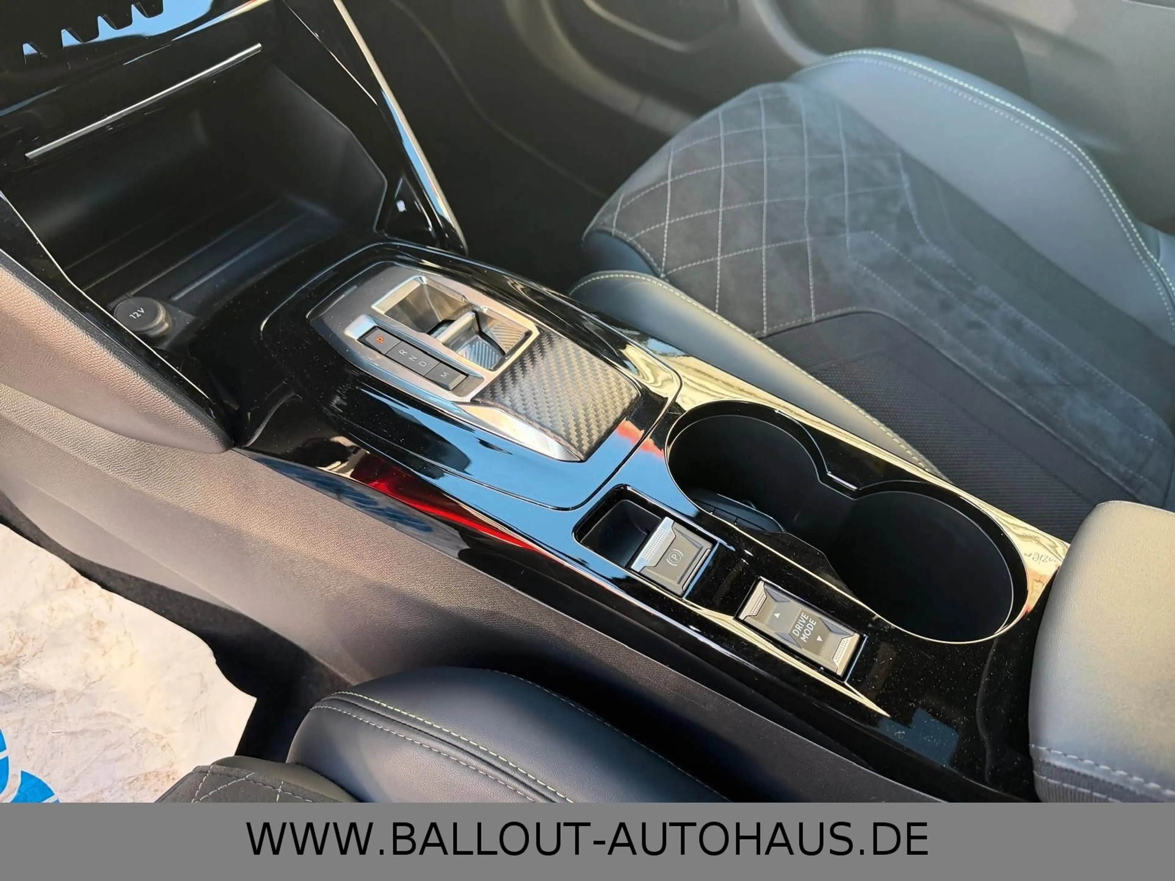 Peugeot 2008 GT Pack*2.HAND*PANO*ACC*SPUR*TEMP*FOCAL* — photo 13
