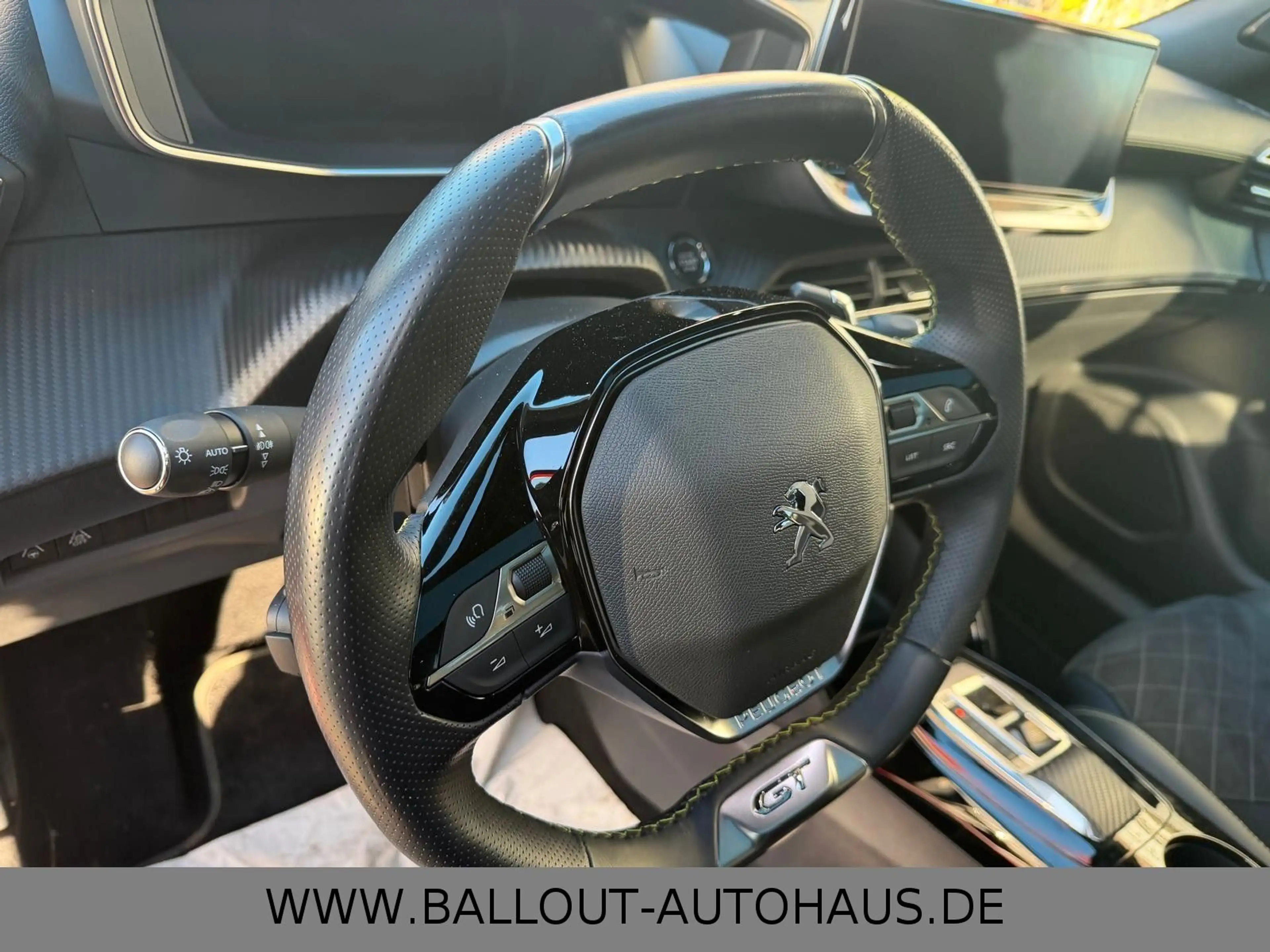 Peugeot 2008 GT Pack*2.HAND*PANO*ACC*SPUR*TEMP*FOCAL* — photo 12