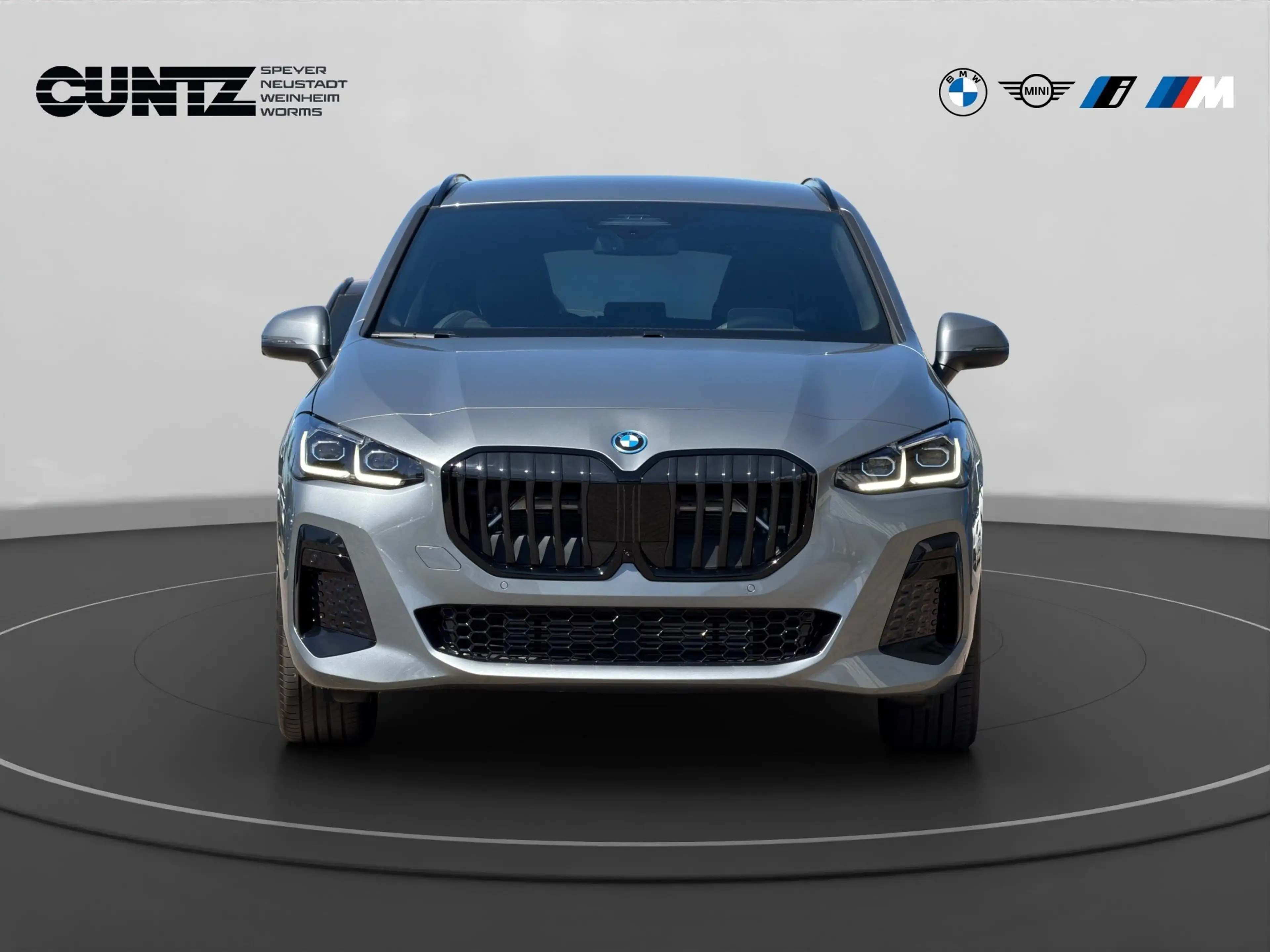 BMW 230 e xDrive Active Tourer — photo 2
