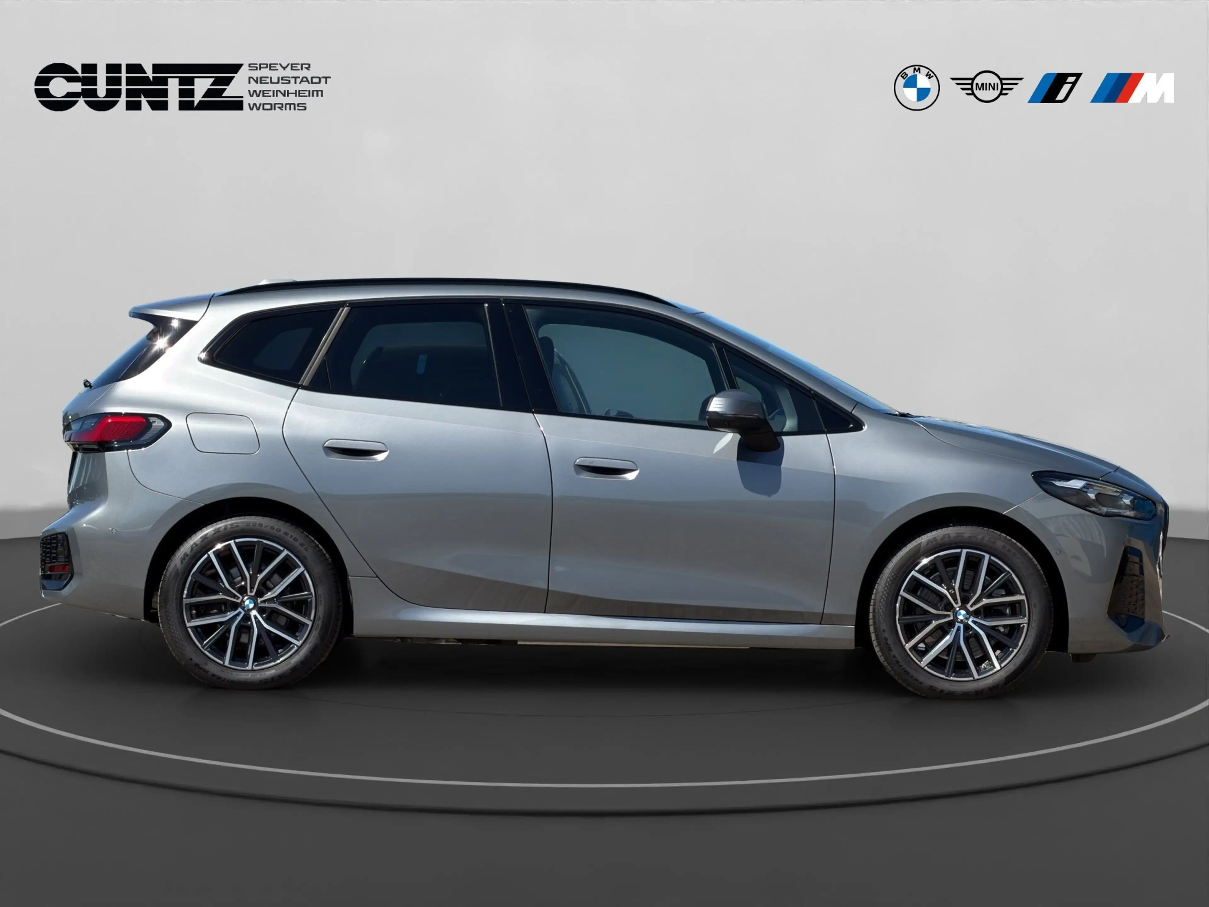 BMW 230 e xDrive Active Tourer — photo 4