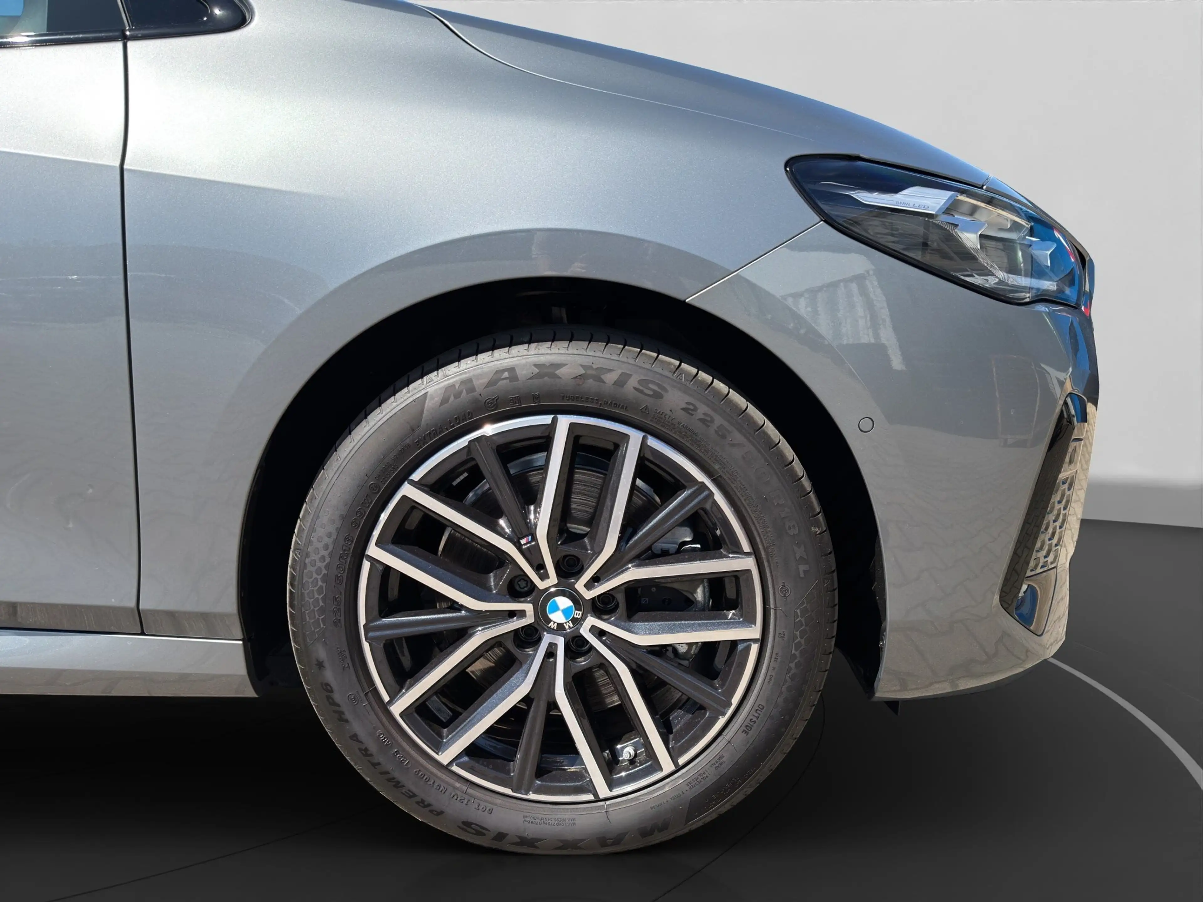 BMW 230 e xDrive Active Tourer — photo 11