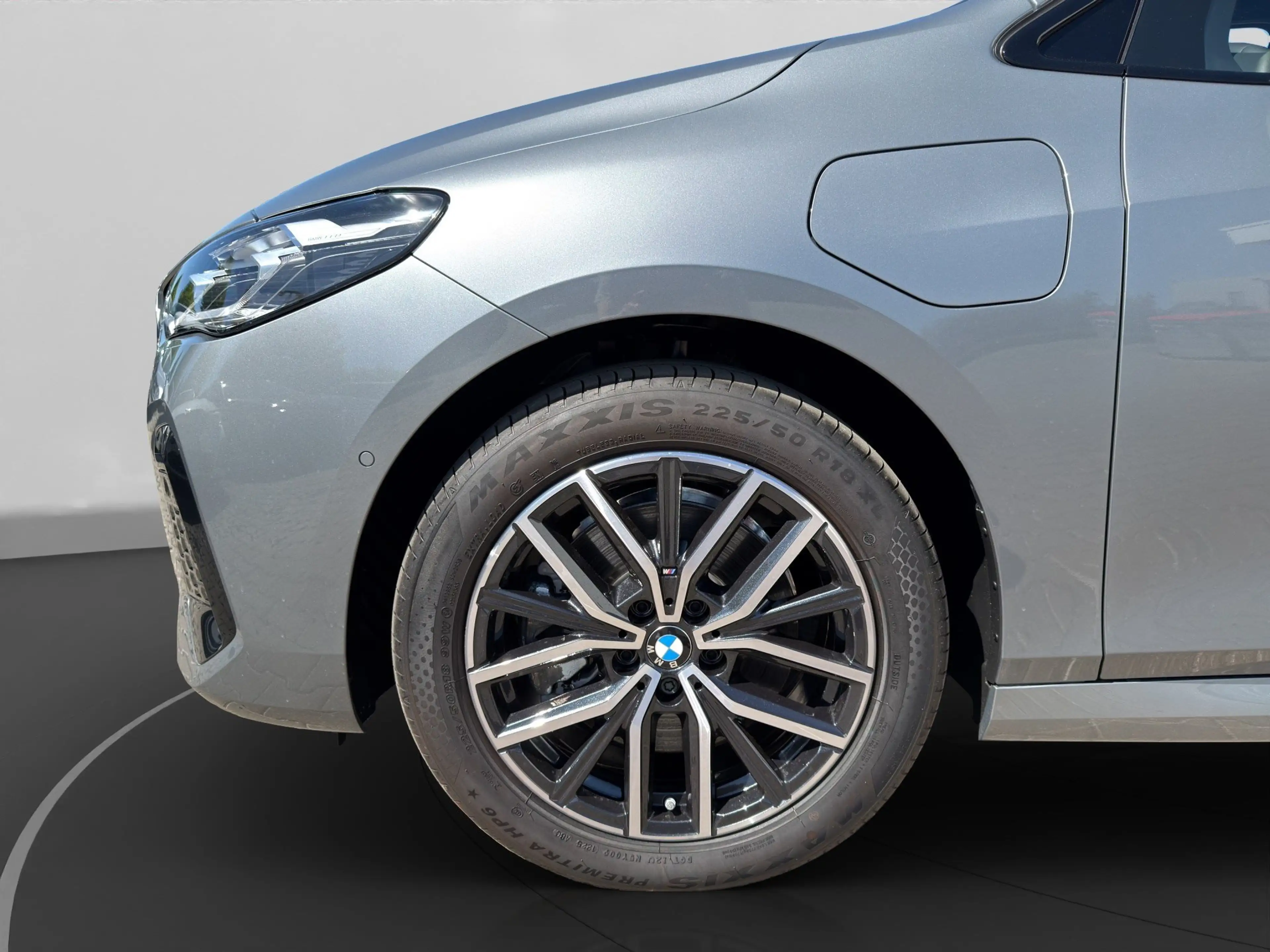 BMW 230 e xDrive Active Tourer — photo 9