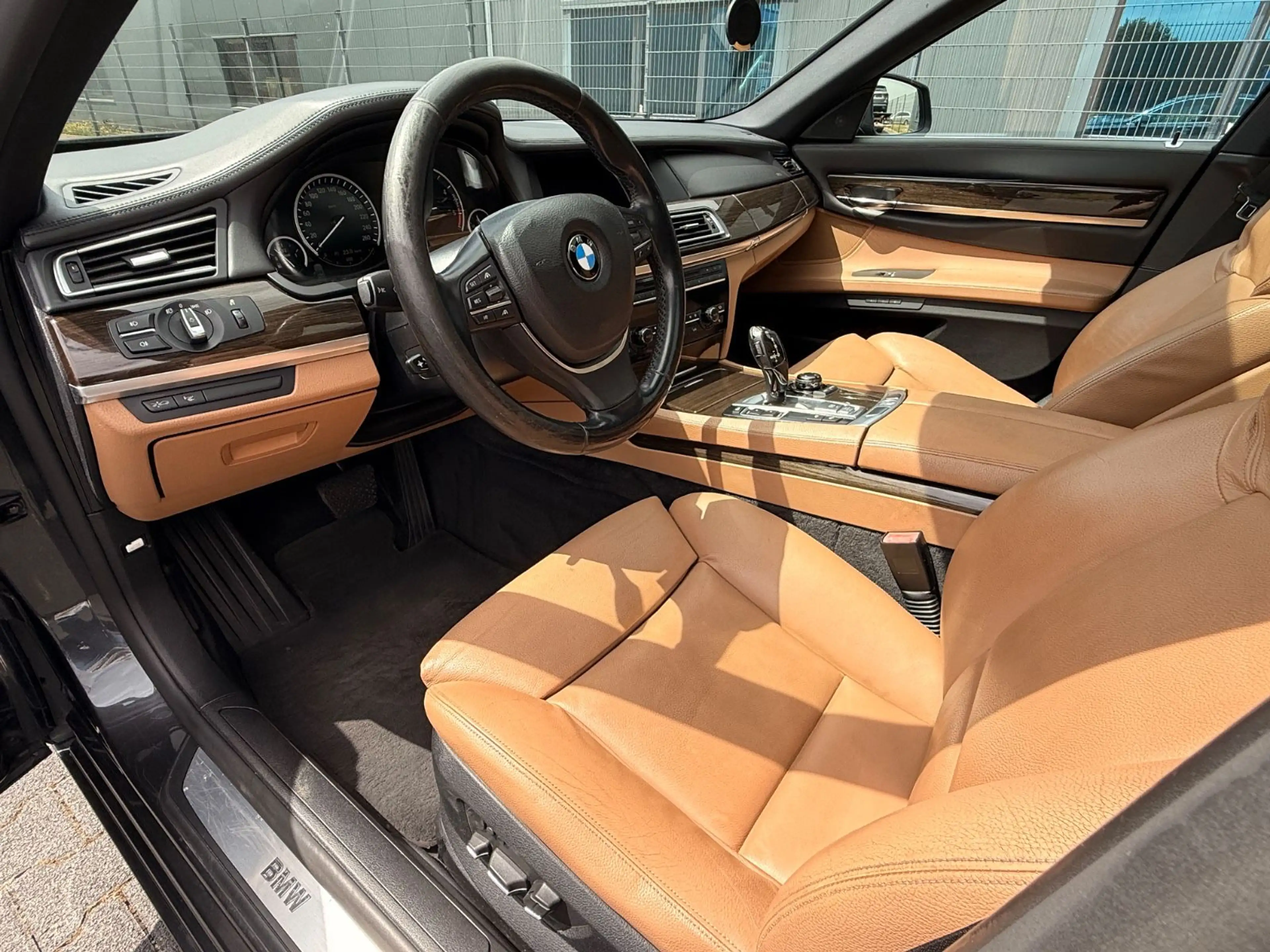 BMW 730 d*FOND TV ENTERTAINMENT*SCHIEBEDACH*NAVI*TV — photo 8