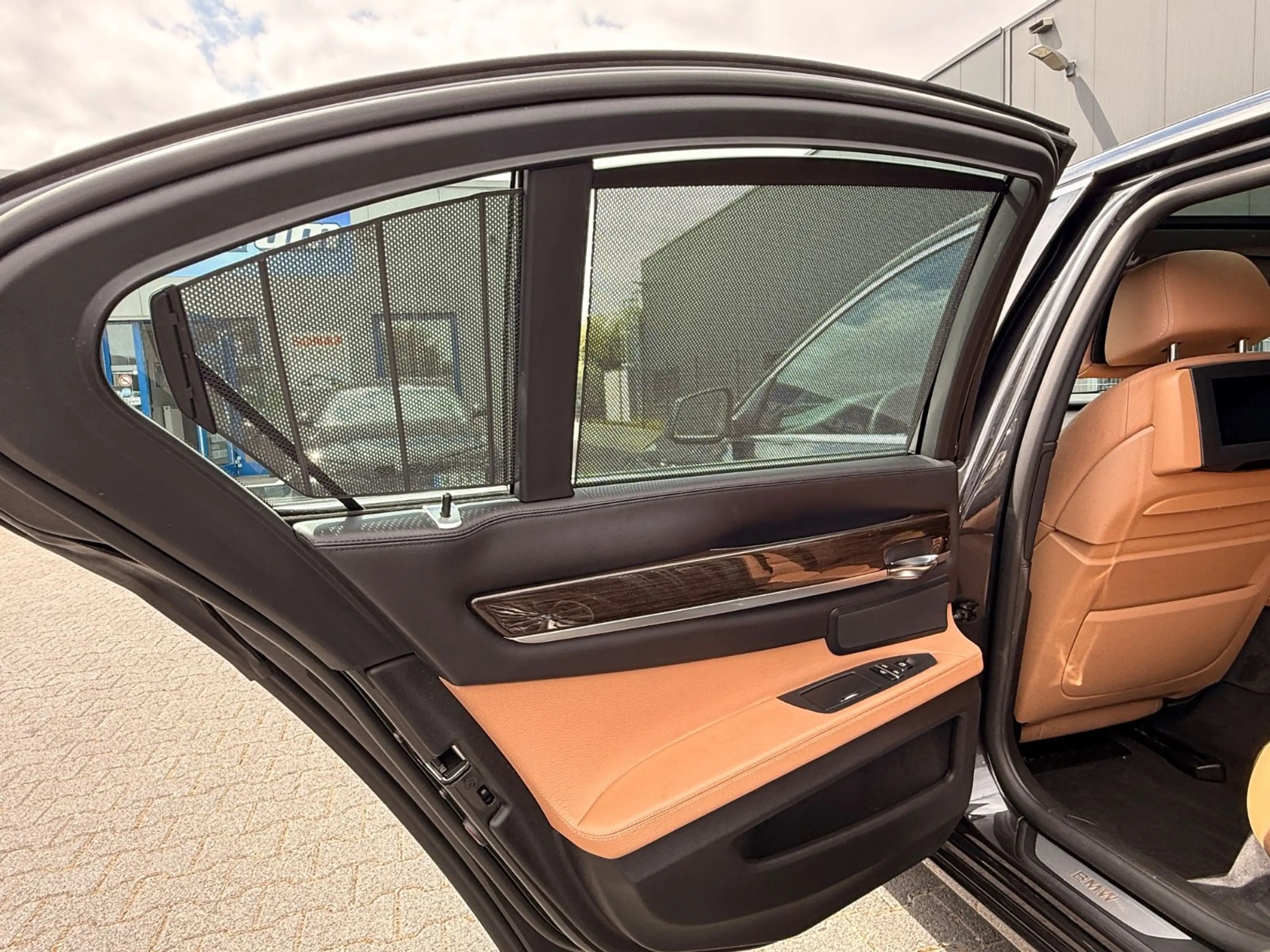 BMW 730 d*FOND TV ENTERTAINMENT*SCHIEBEDACH*NAVI*TV — photo 18