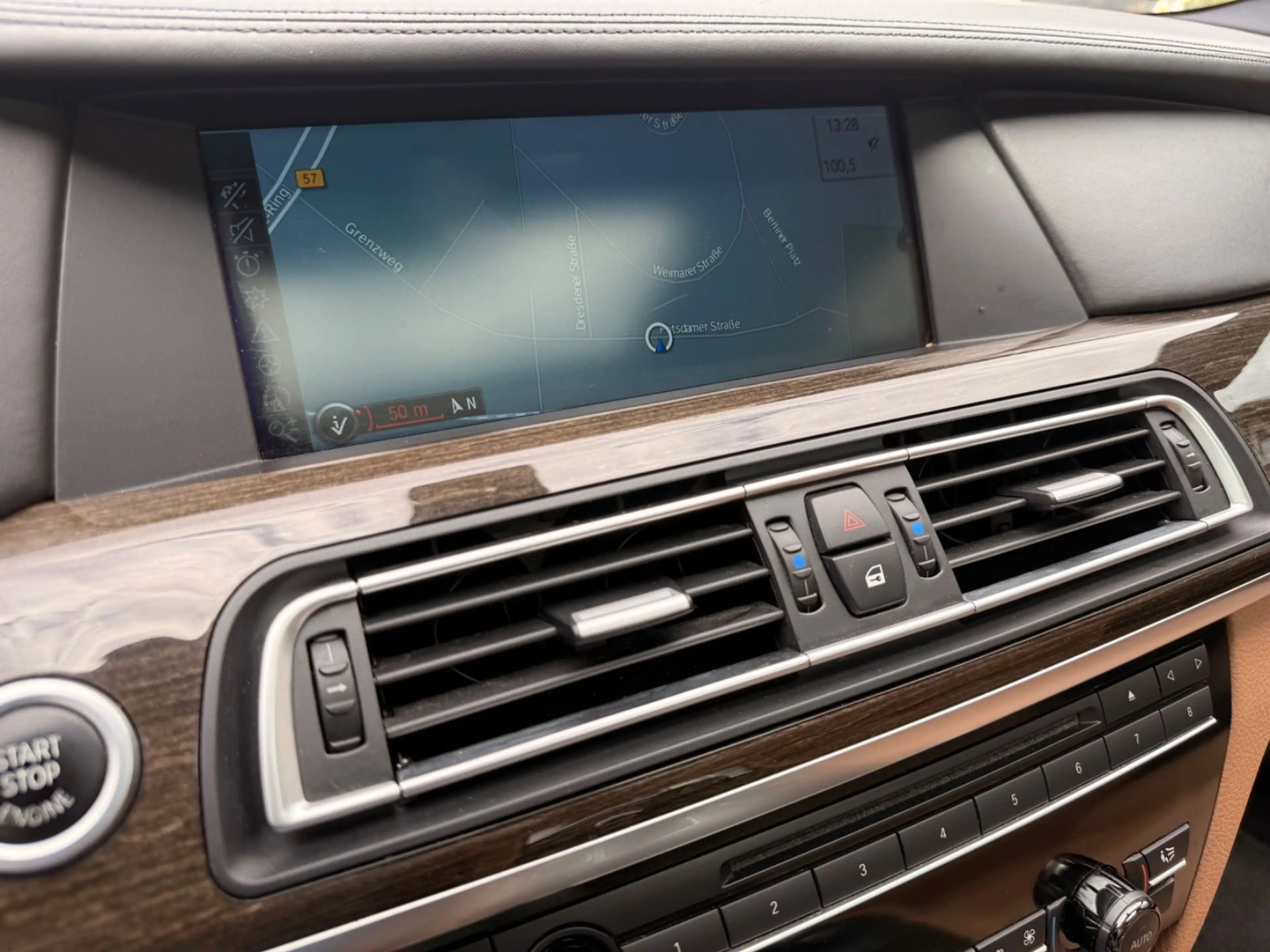 BMW 730 d*FOND TV ENTERTAINMENT*SCHIEBEDACH*NAVI*TV — photo 13