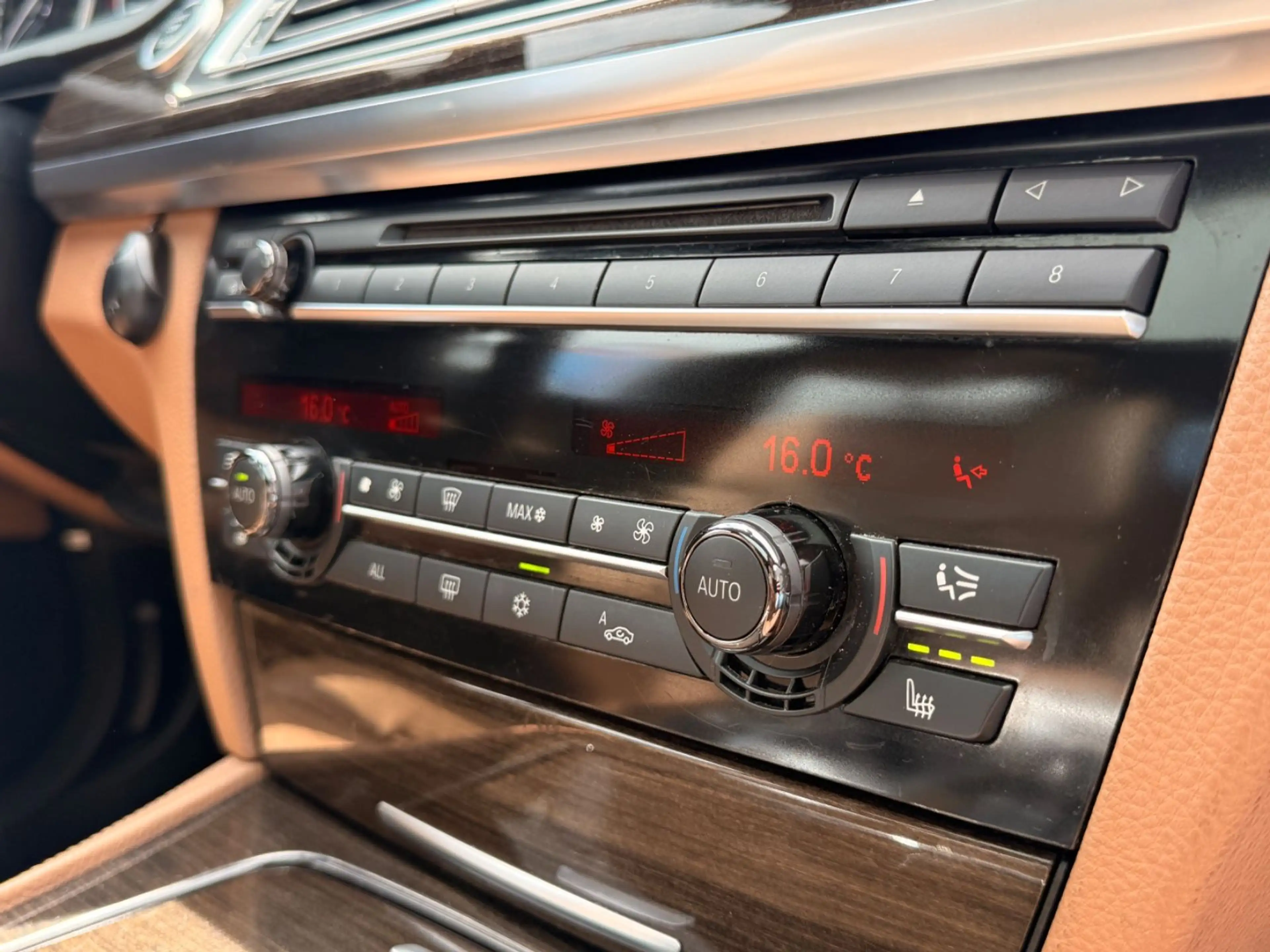 BMW 730 d*FOND TV ENTERTAINMENT*SCHIEBEDACH*NAVI*TV — photo 14
