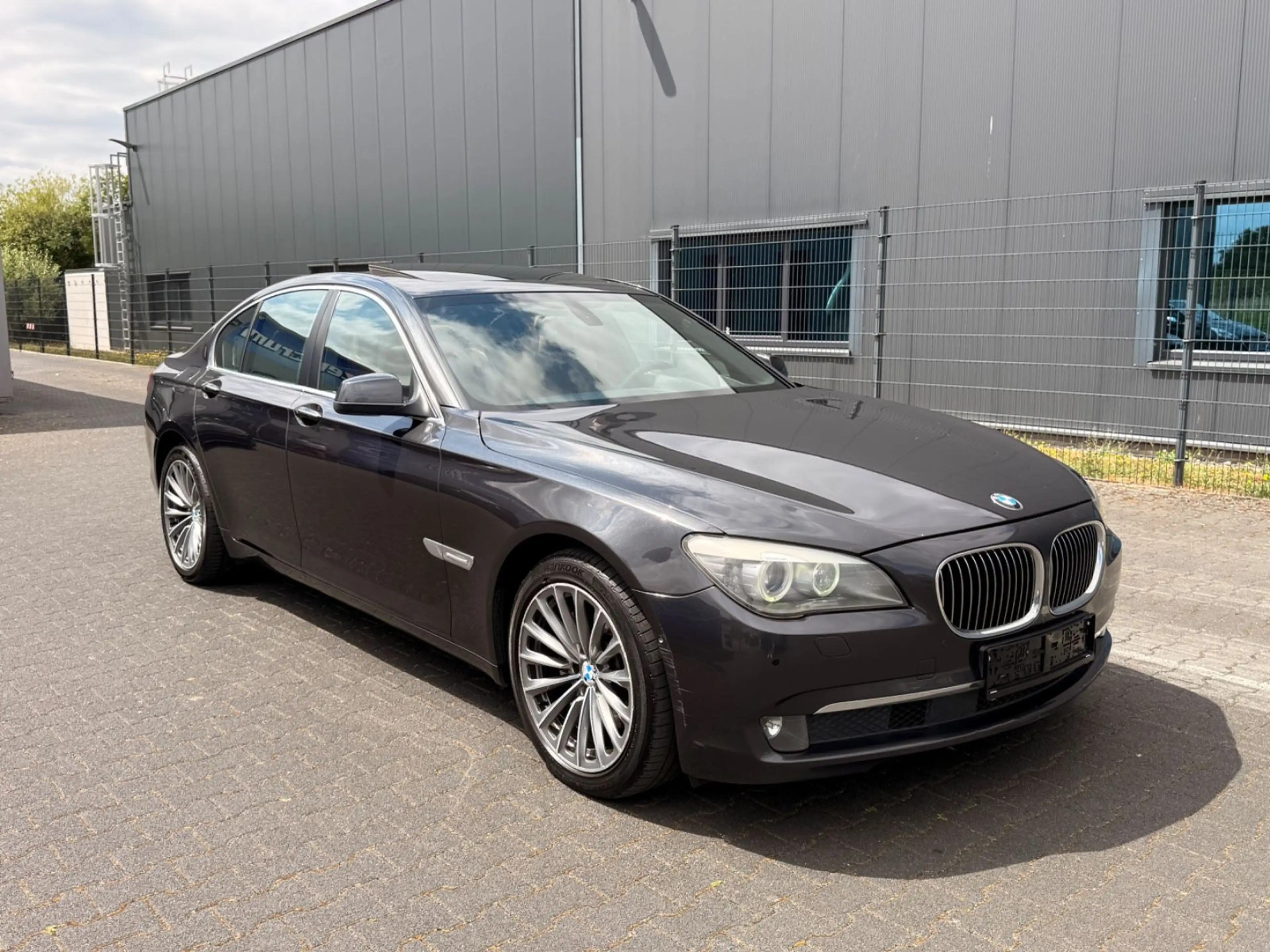 BMW 730 d*FOND TV ENTERTAINMENT*SCHIEBEDACH*NAVI*TV — photo 3