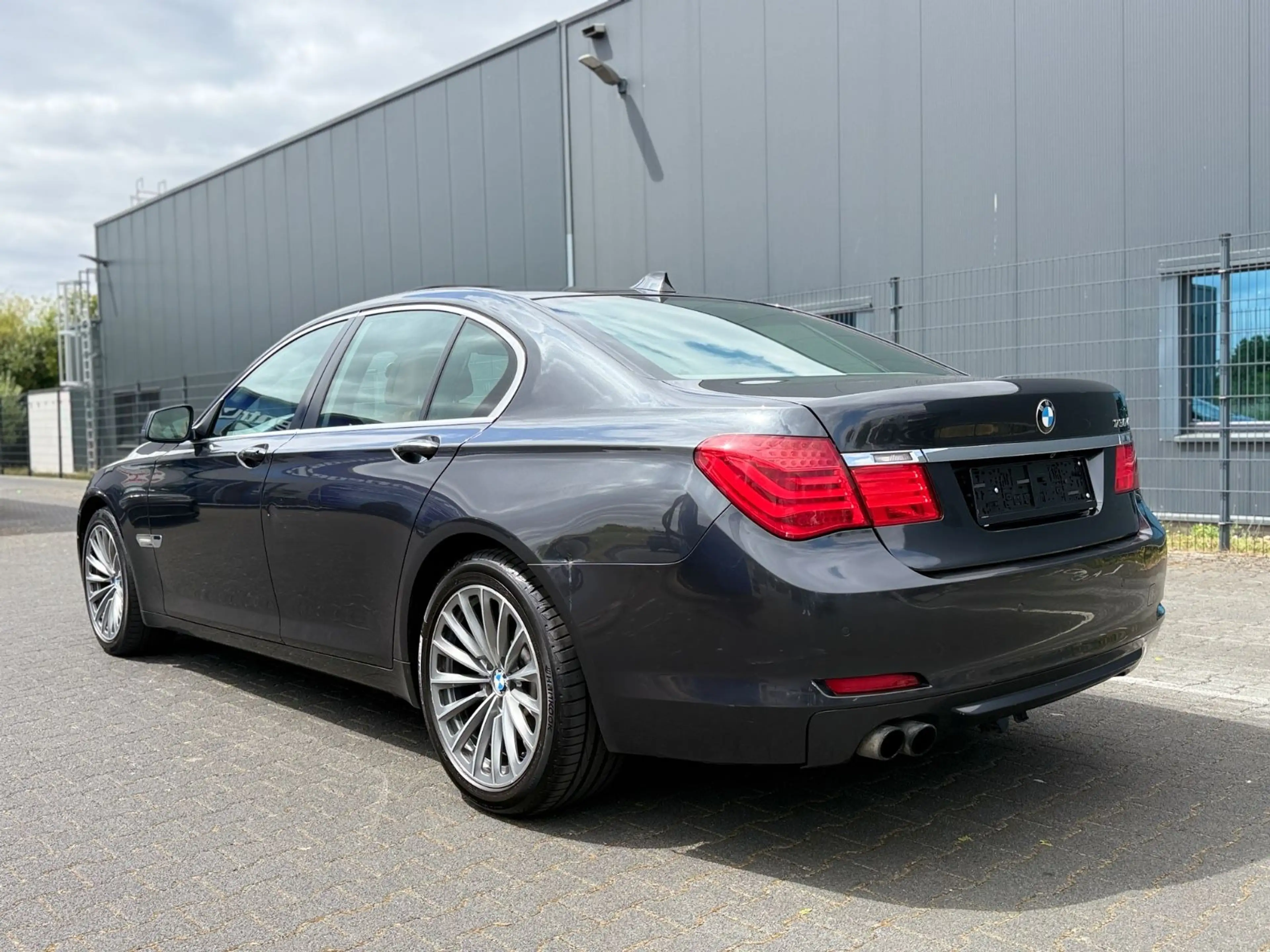 BMW 730 d*FOND TV ENTERTAINMENT*SCHIEBEDACH*NAVI*TV — photo 6