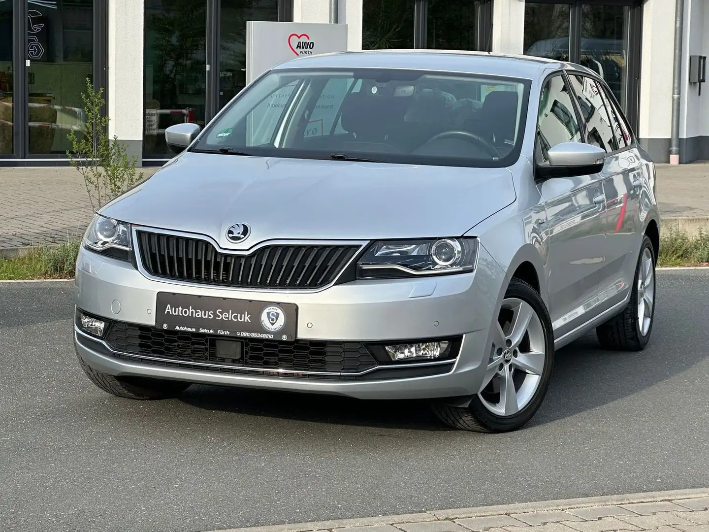 Skoda Rapid/Spaceback Clever DSG*ACC*Xenon*SHZ*PDC* Silber - 1