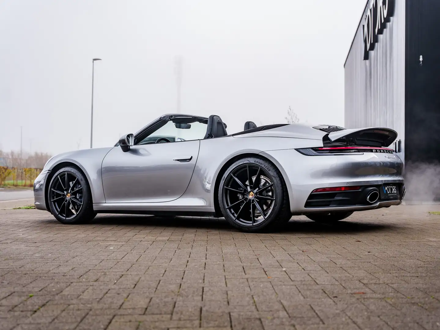 Porsche 992 911 Carrera 4 Cabriolet PDK - ACC - 360° Zilver - 2