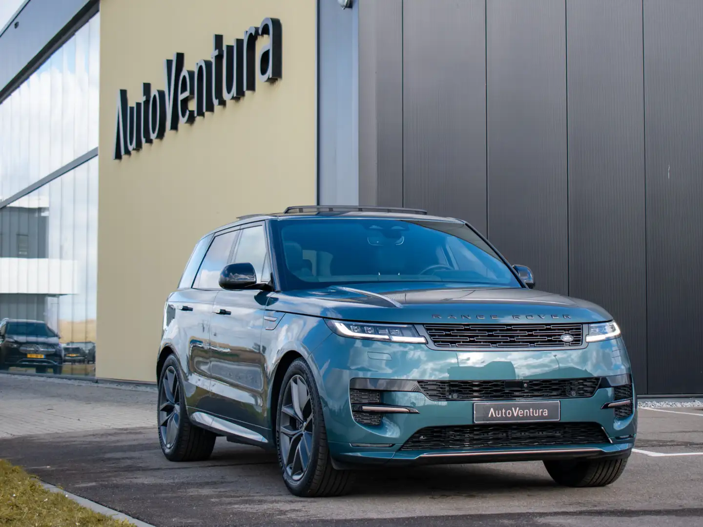 Land Rover Range Rover Sport 3.0 P460e SE PHEV Trekhaak l Schuif/kantel Pano l Groen - 2
