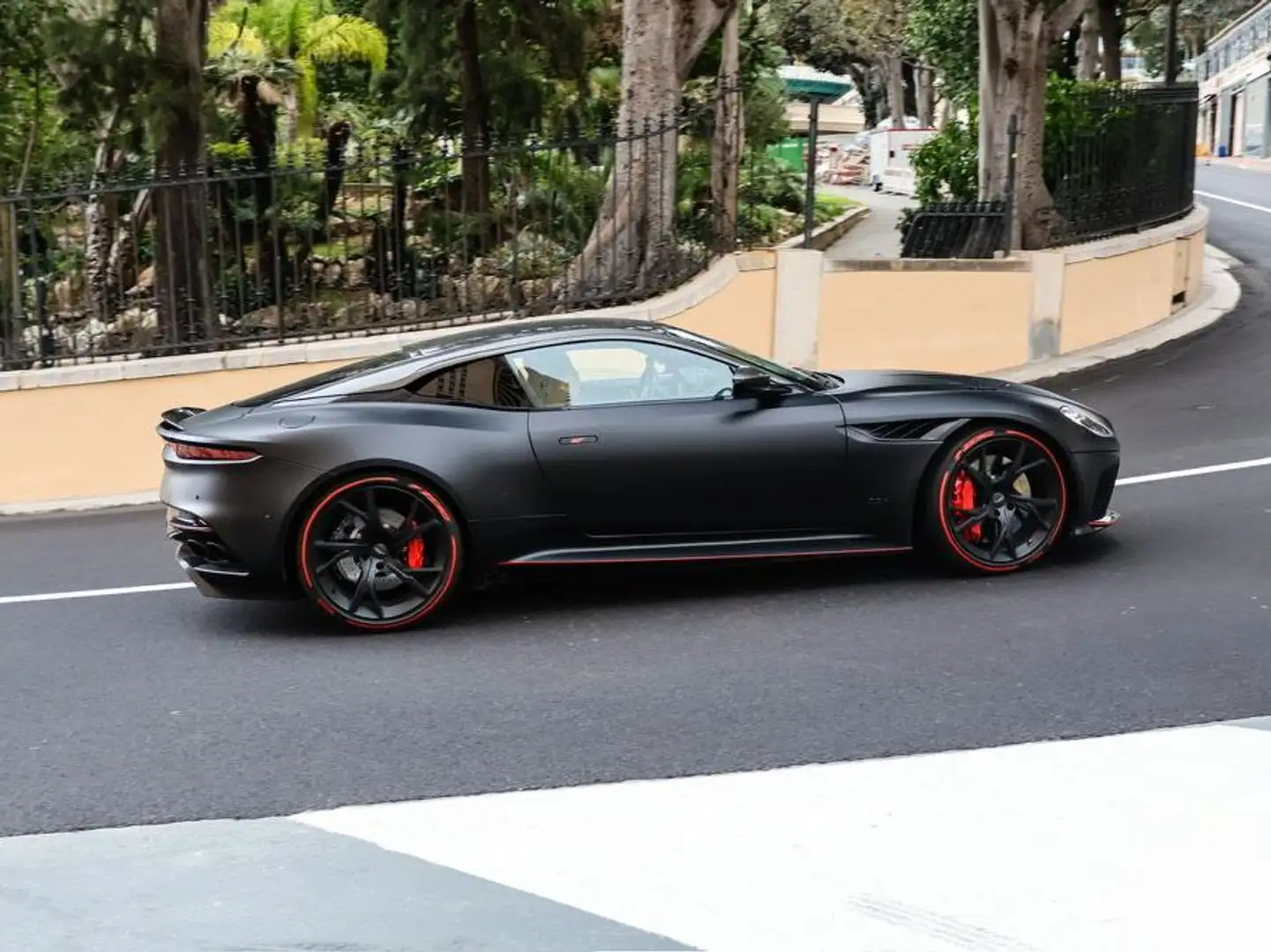Aston Martin DBS (Superleggera) Coupe 5.2 V12 auto 007 - 1