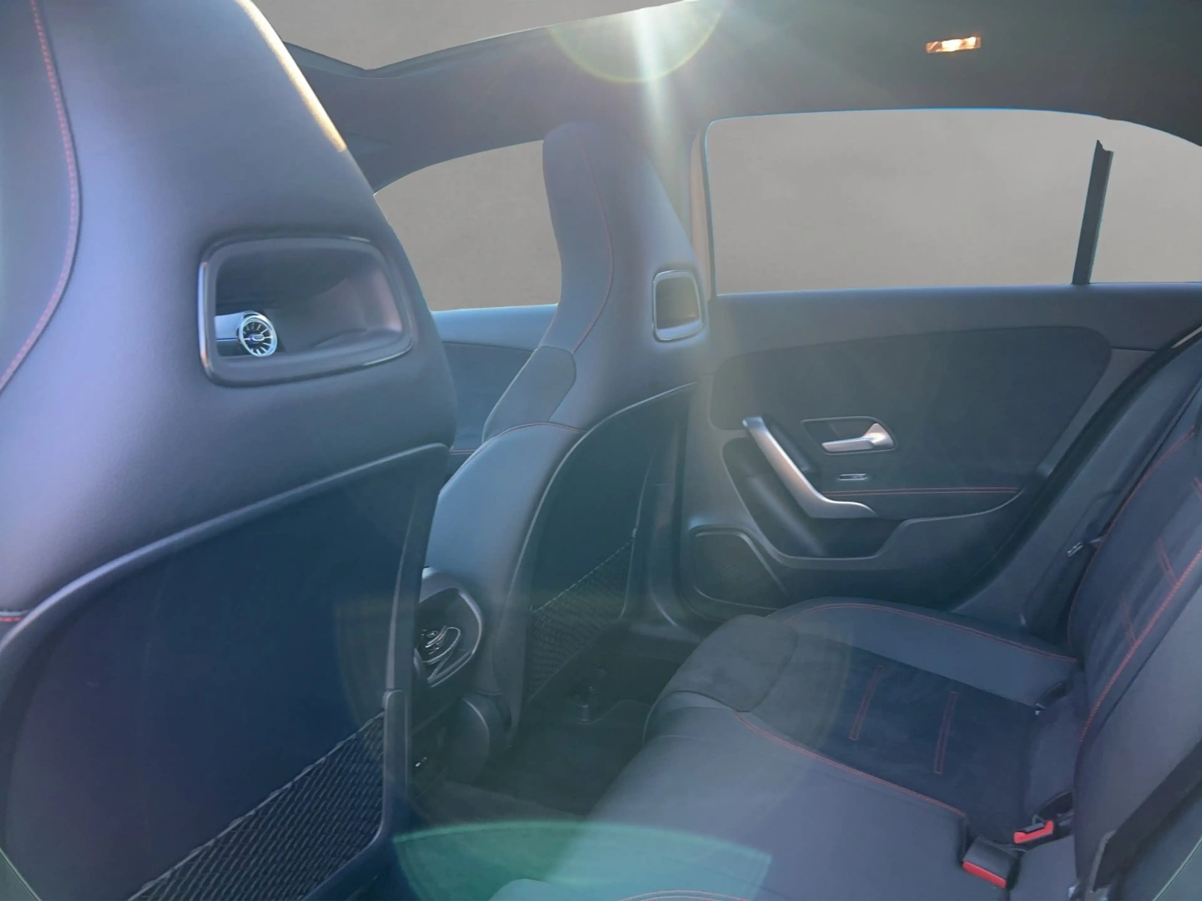 Mercedes-Benz A 250 A250 AMG Pano MLED HighEndMBUX Busin Kamra Night — photo 8