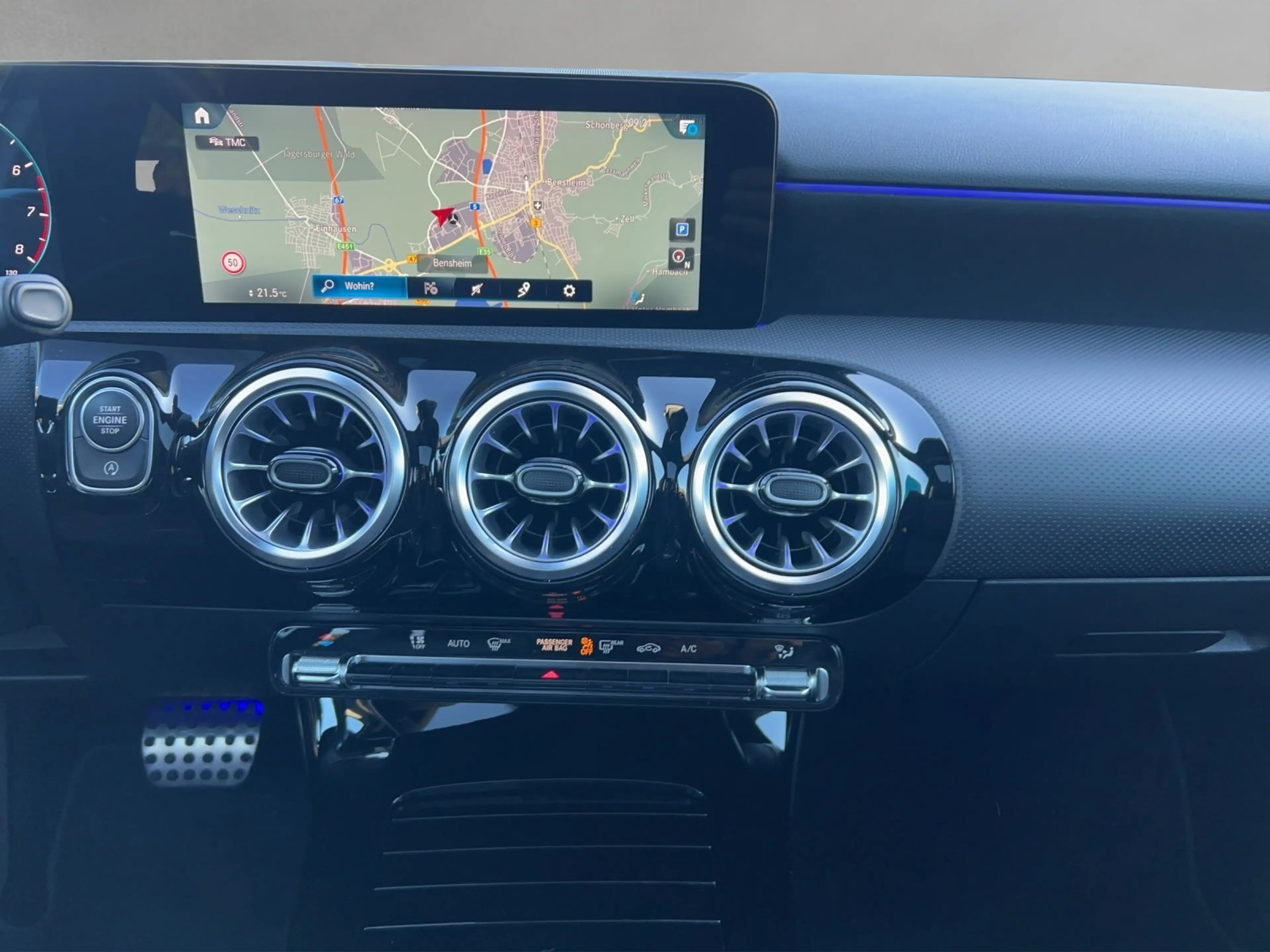 Mercedes-Benz A 250 A250 AMG Pano MLED HighEndMBUX Busin Kamra Night — photo 11