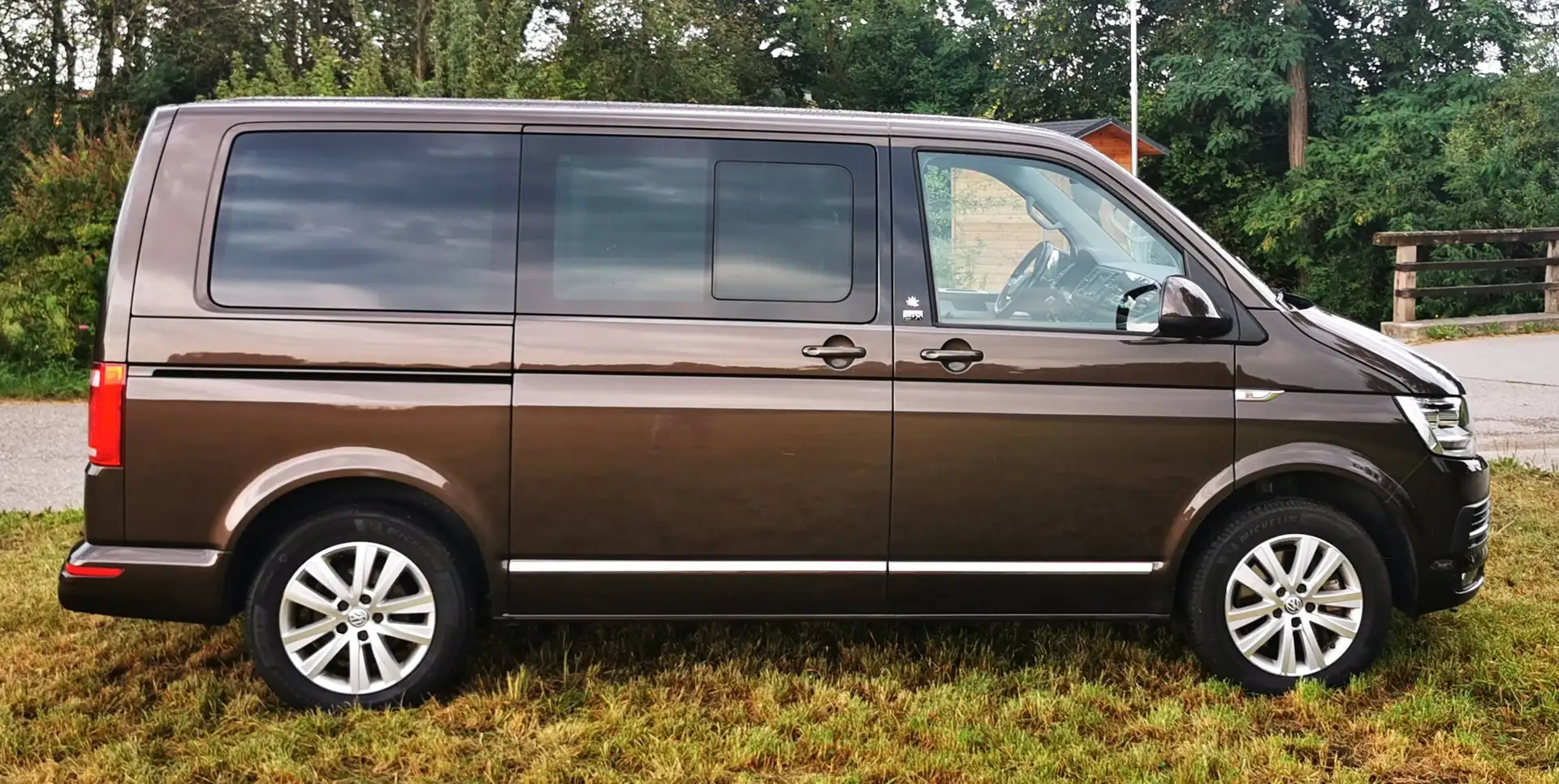 Volkswagen T6.1 Multivan Multivan Kurz Generation Six Braun - 1