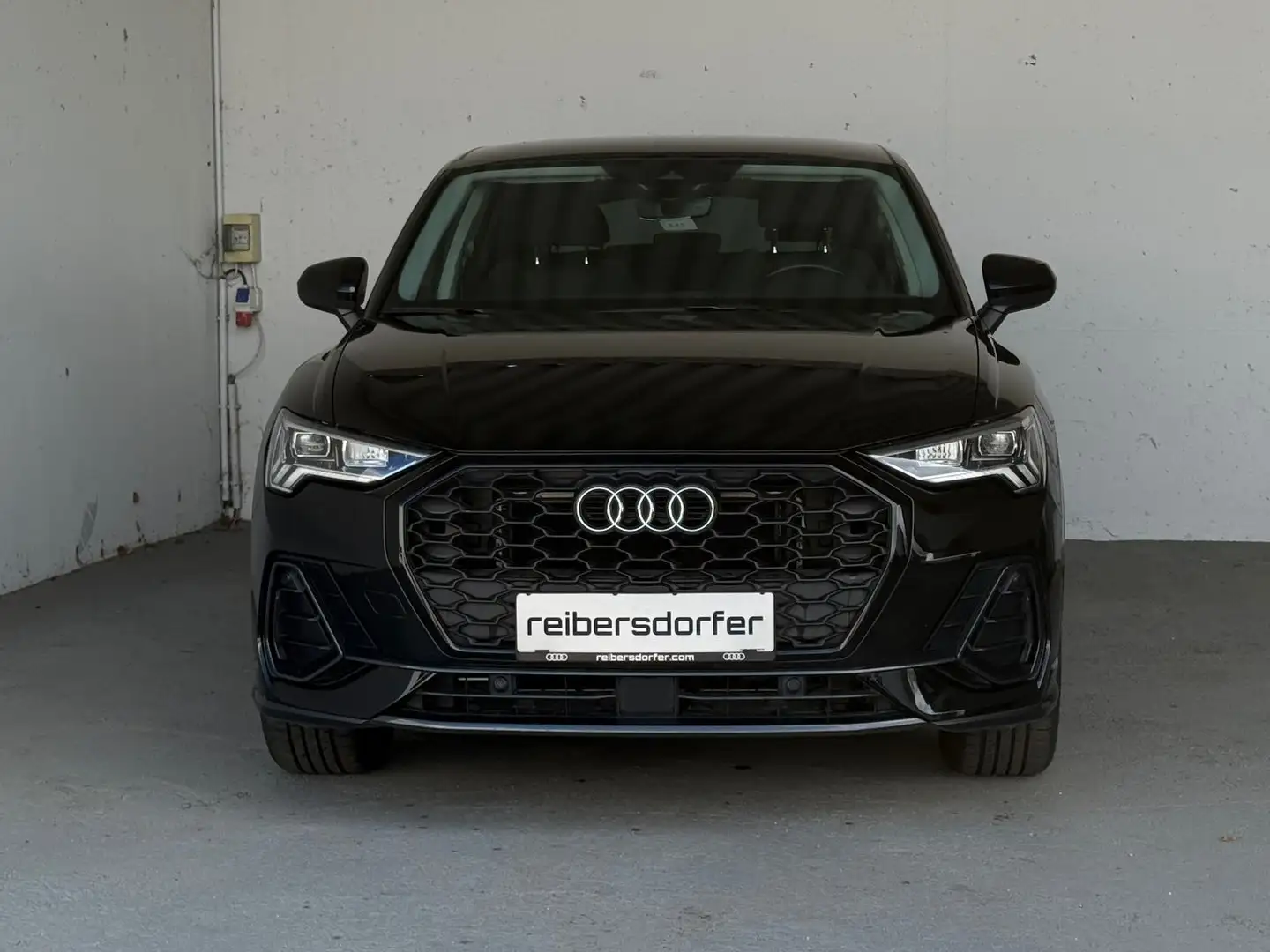 Audi Q3 35 TDI Schwarz - 2