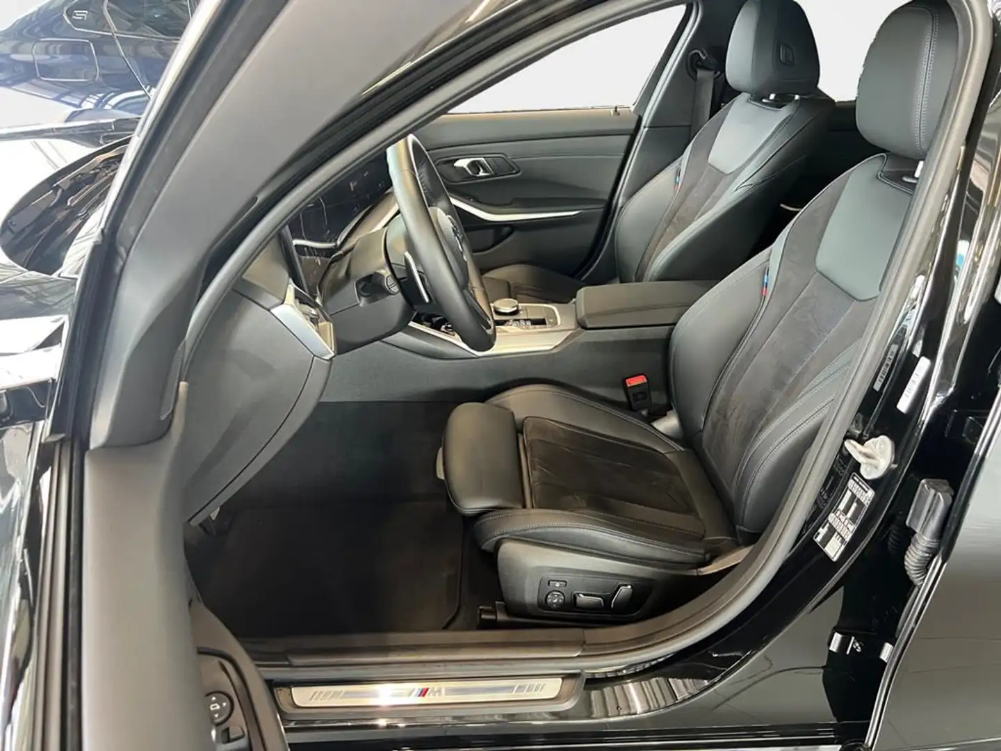BMW 320 M Sport Schwarz - 2