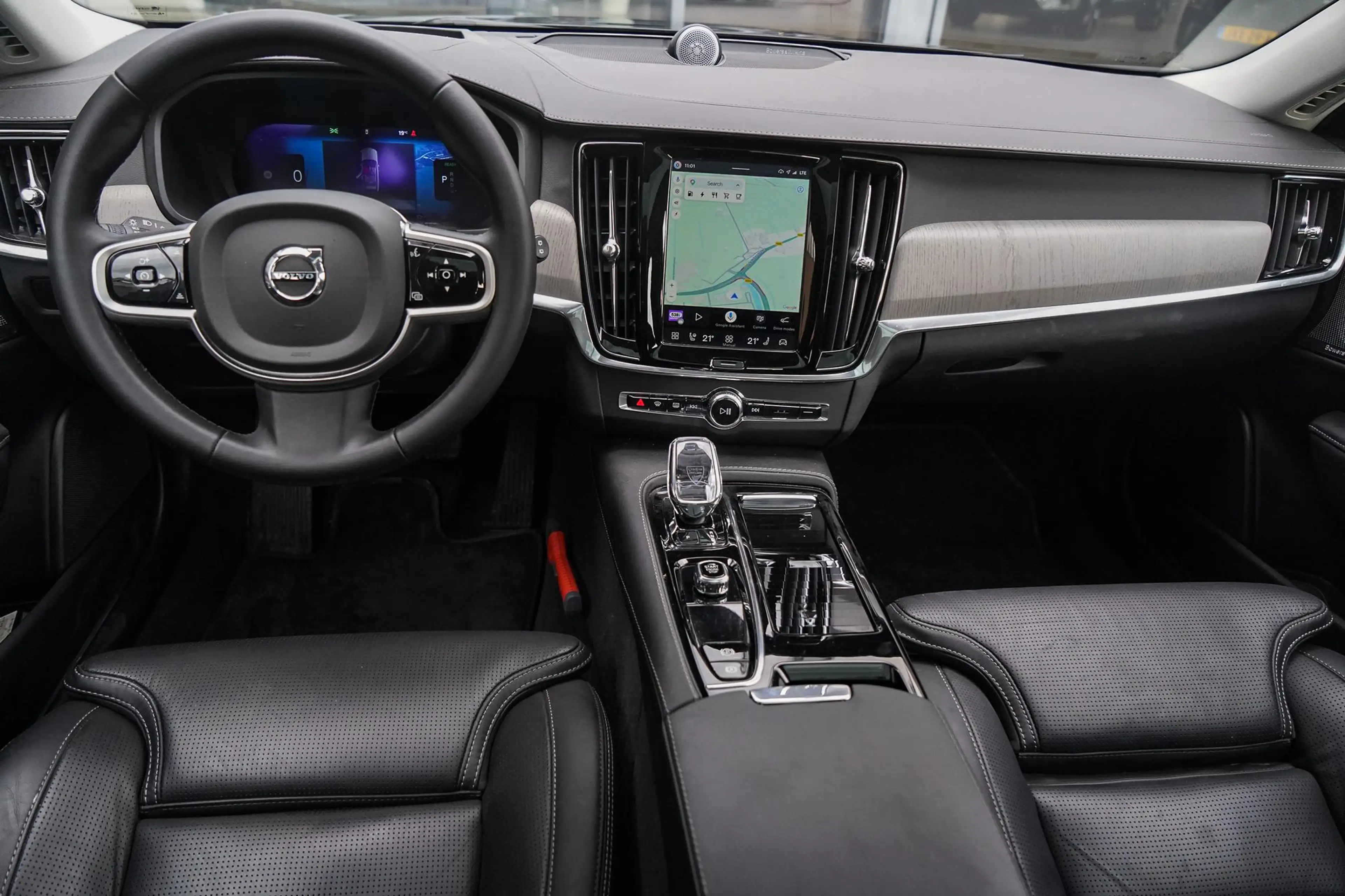 Volvo V90 2.0 T8 Plug-in hybrid AWD Ultra Executive Edition — photo 15