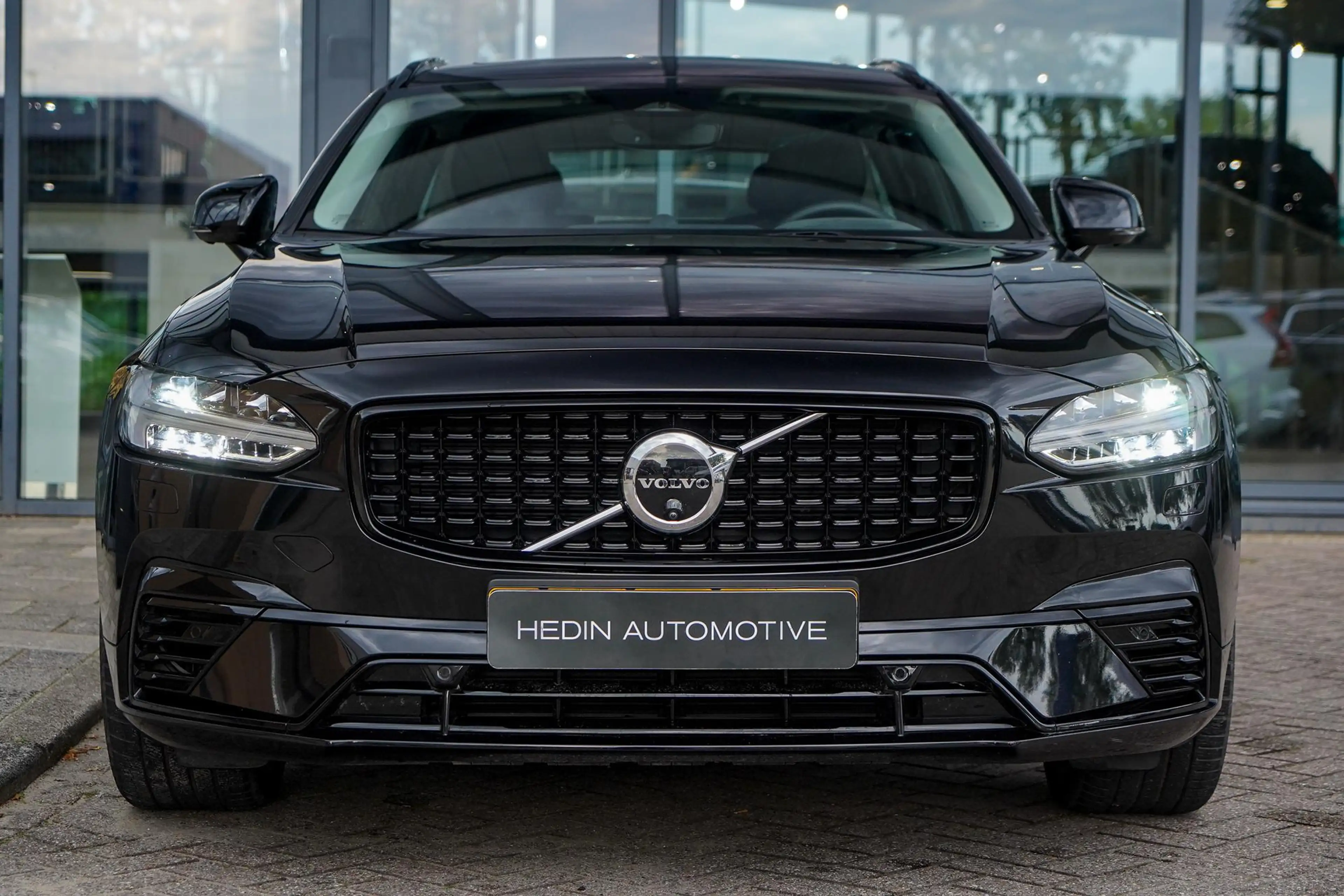Volvo V90 2.0 T8 Plug-in hybrid AWD Ultra Executive Edition — photo 2