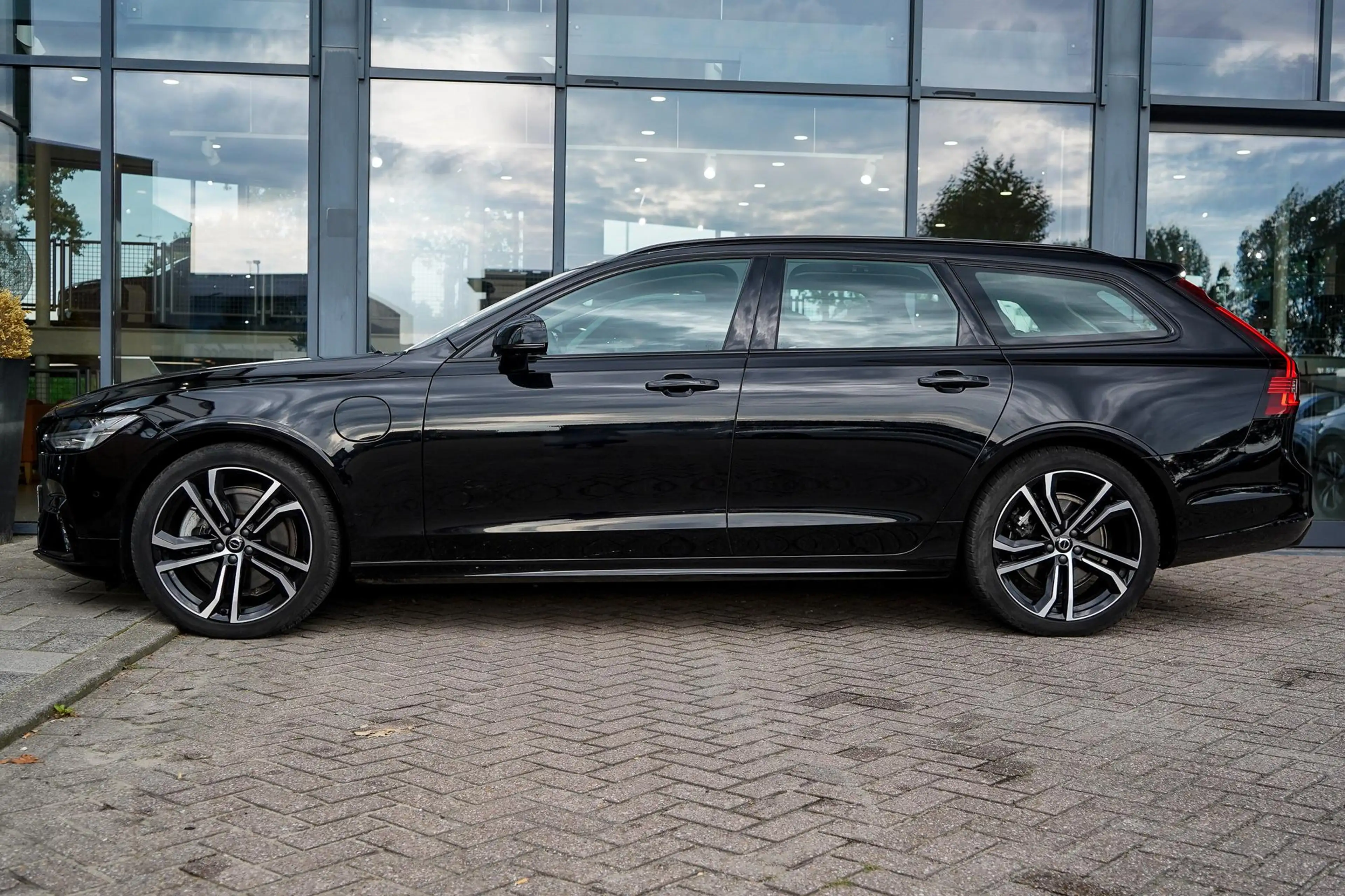Volvo V90 2.0 T8 Plug-in hybrid AWD Ultra Executive Edition — photo 3