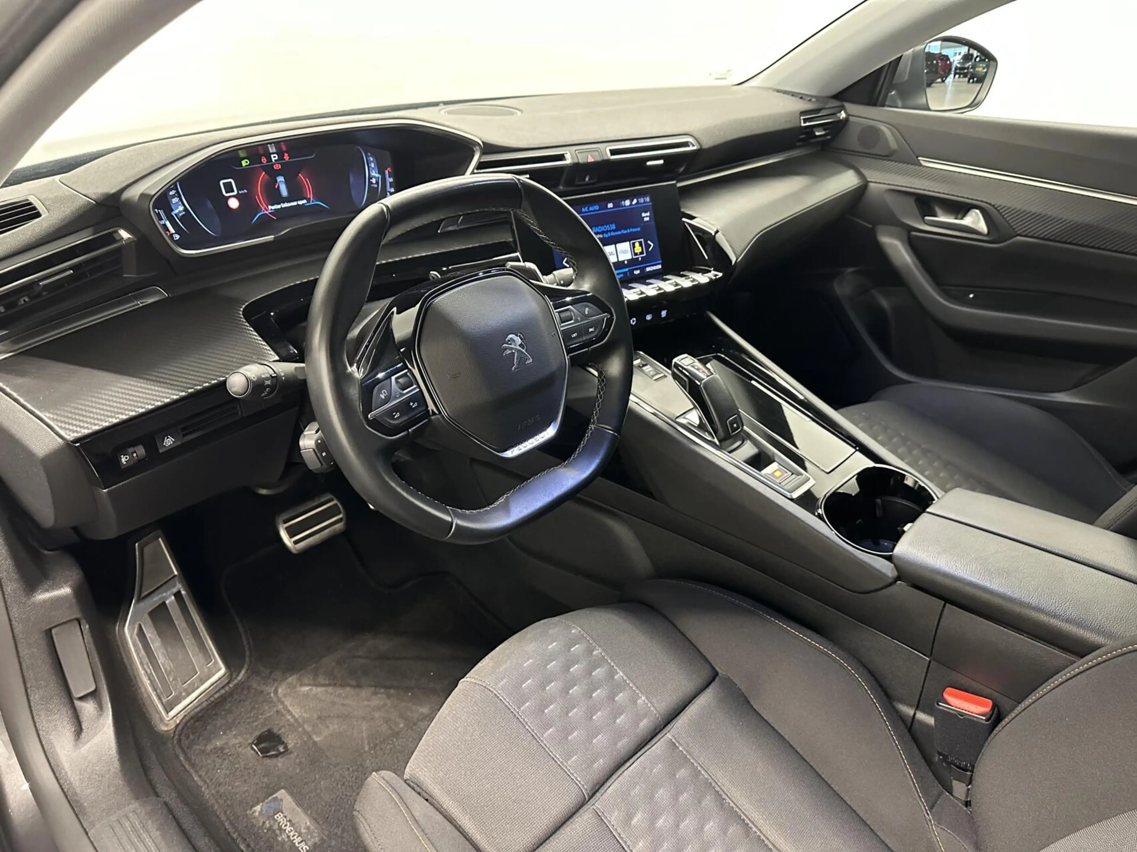 Peugeot 508 SW 1.2 PureTech Blue Lease Active CAMERA CARPLAY N — photo 15