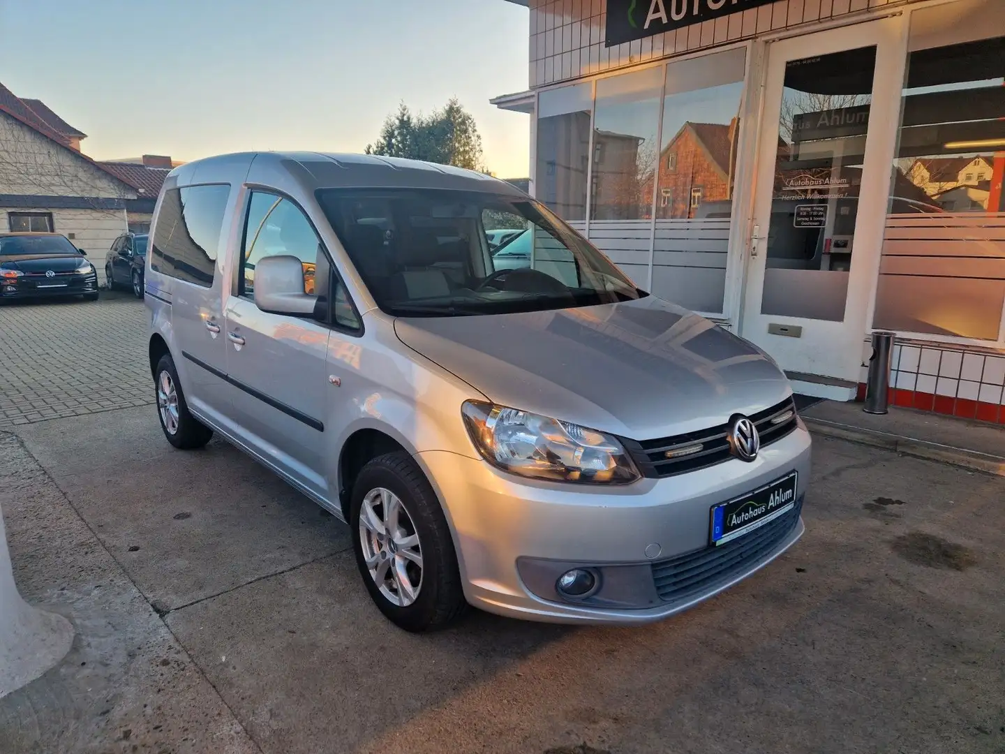 Volkswagen Caddy Kasten/Kombi Trendline AHK Klima PDC Silber - 1