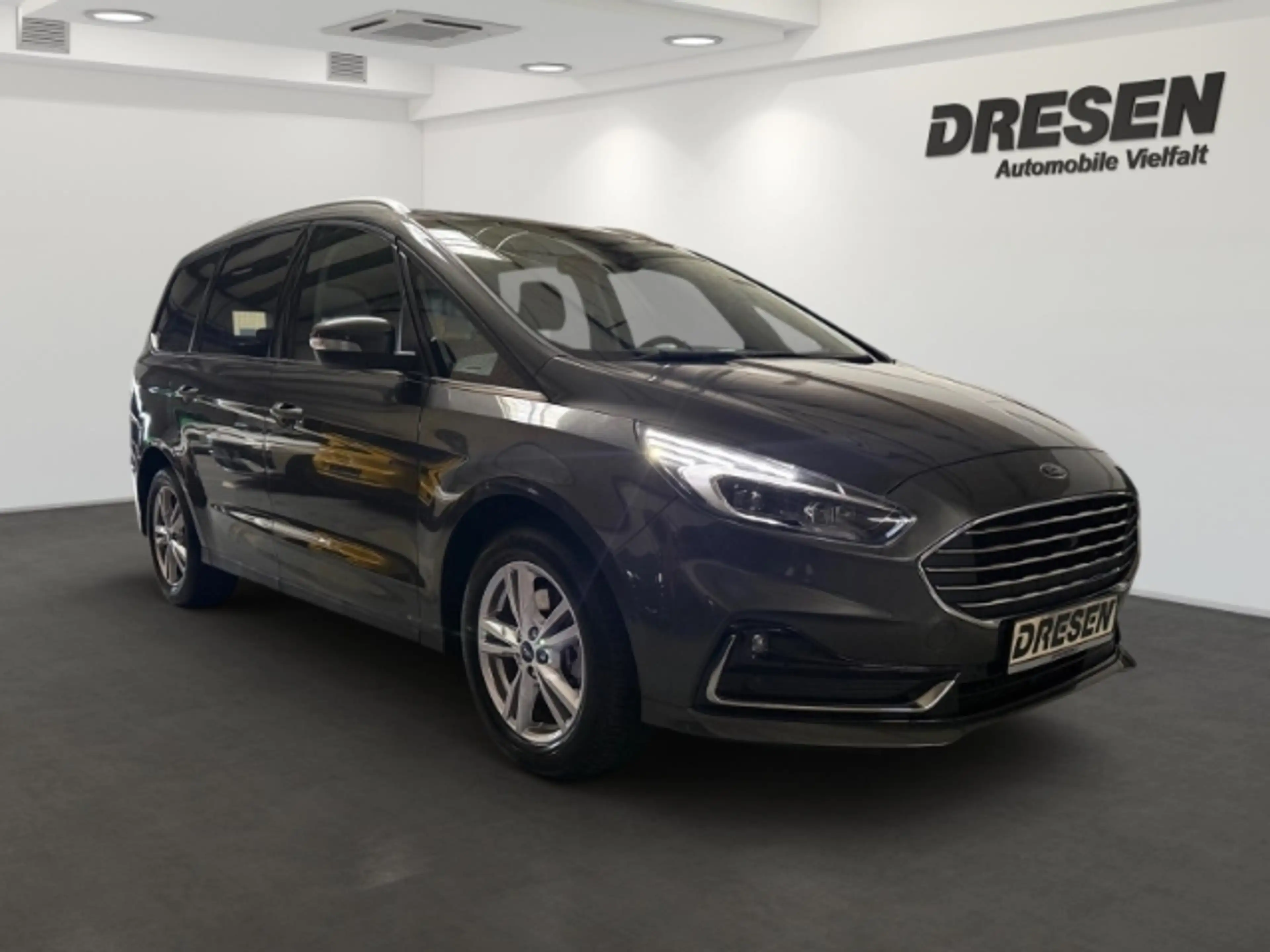 Ford Galaxy Hybrid 2.5 Titanium Kamera+Navi+DAB+Carplay — photo 2