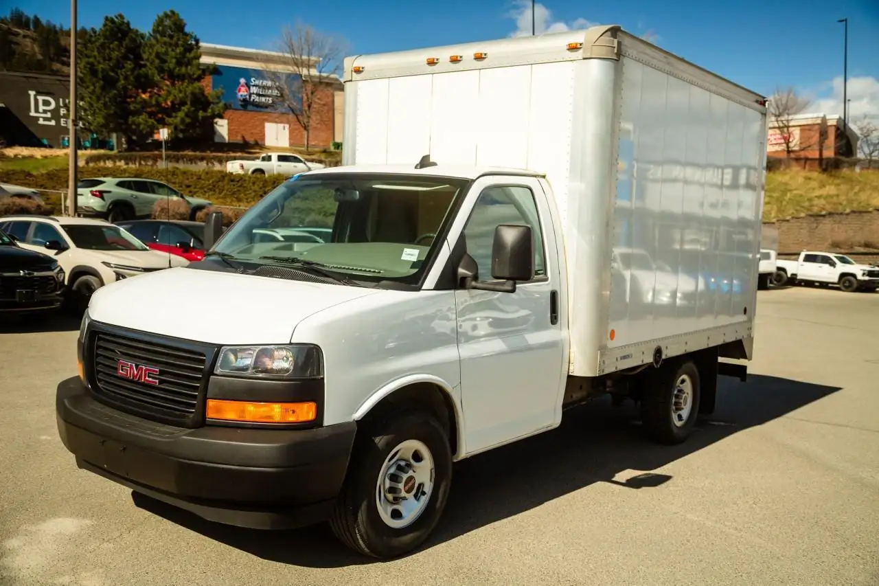 GMC Savana снимка GMC Savana