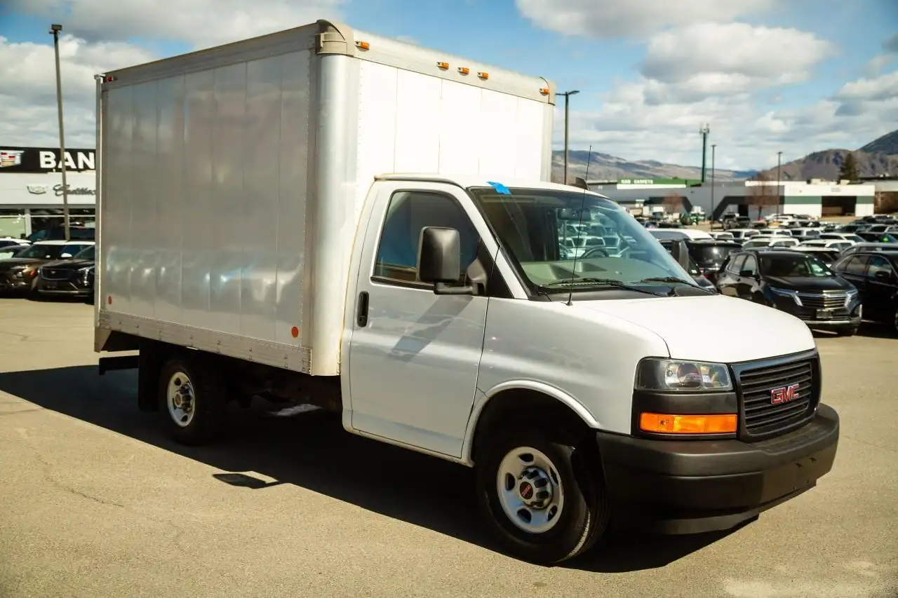 GMC Savana снимка GMC Savana