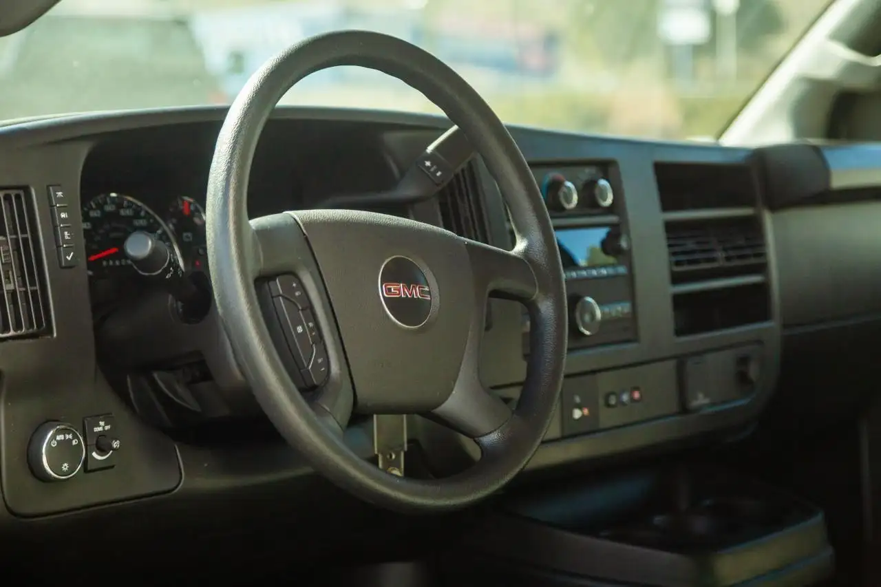 GMC Savana снимка GMC Savana