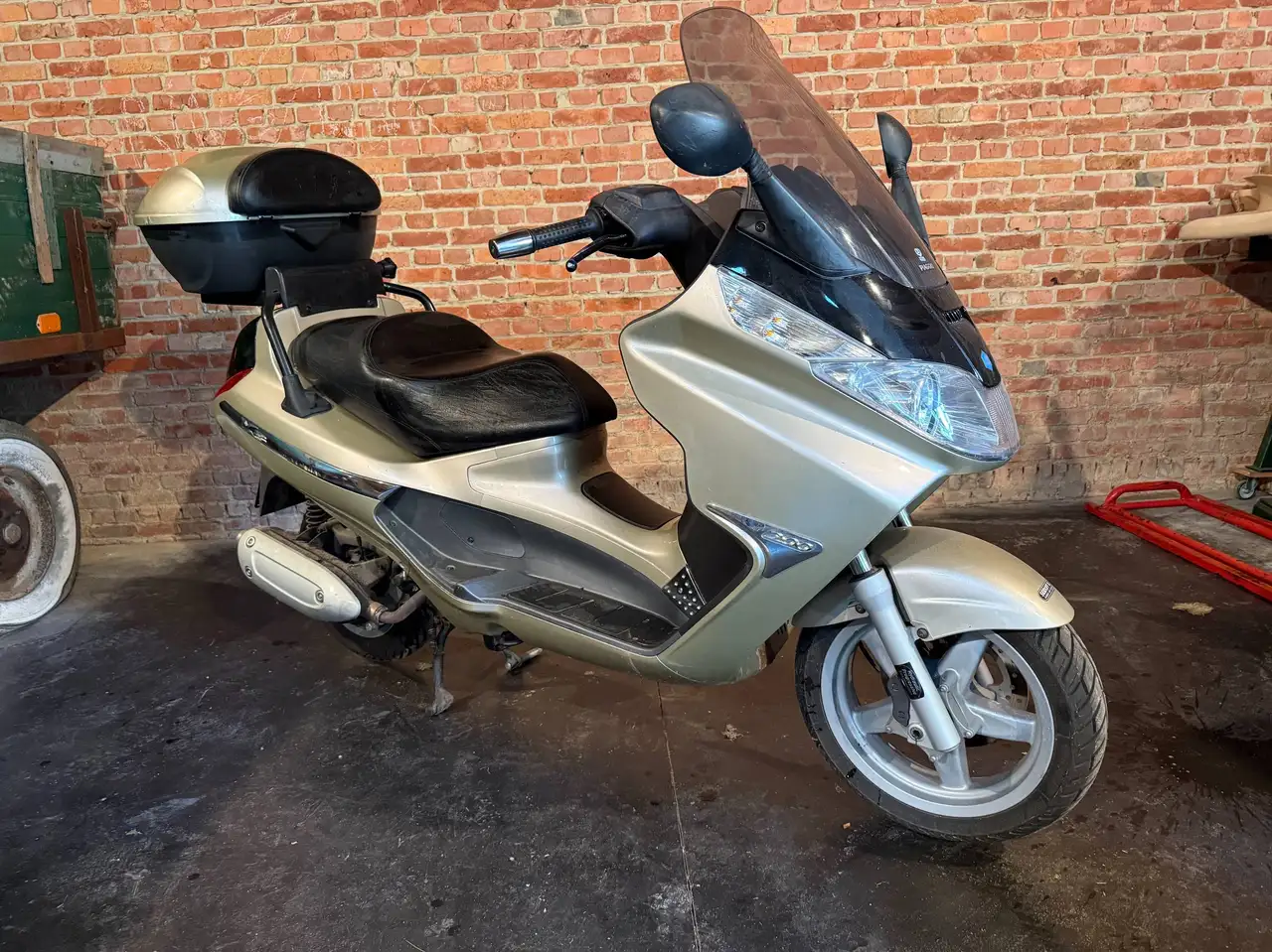 Piaggio X 8