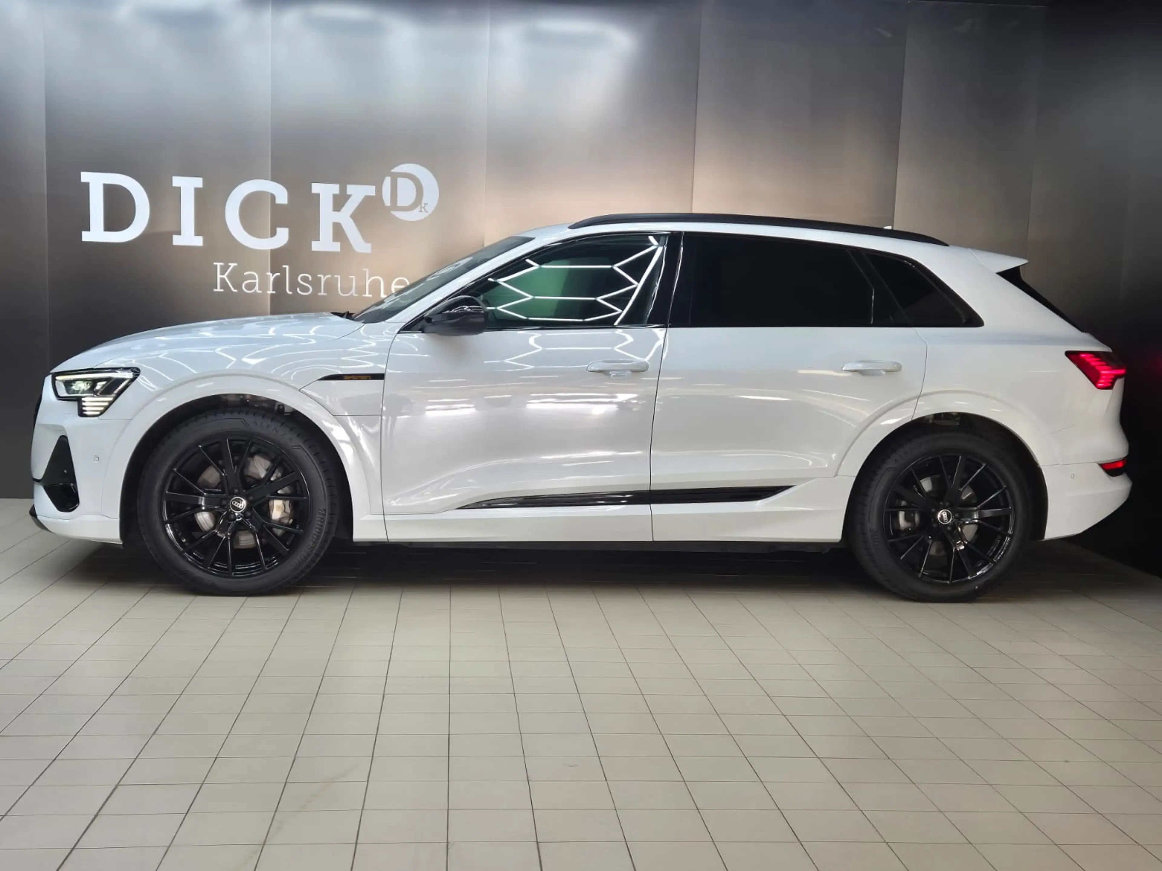 Audi e-tron 55 quat S line MATRIX+PANO+HEAD+AHK+VOLL+ — photo 5