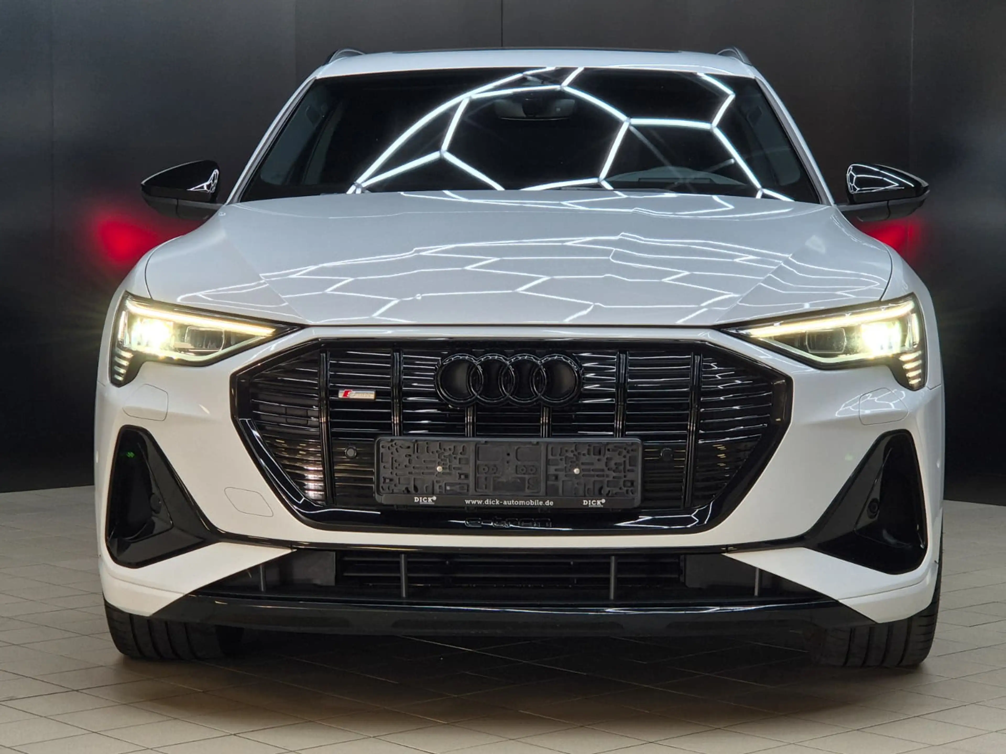 Audi e-tron 55 quat S line MATRIX+PANO+HEAD+AHK+VOLL+ — photo 3