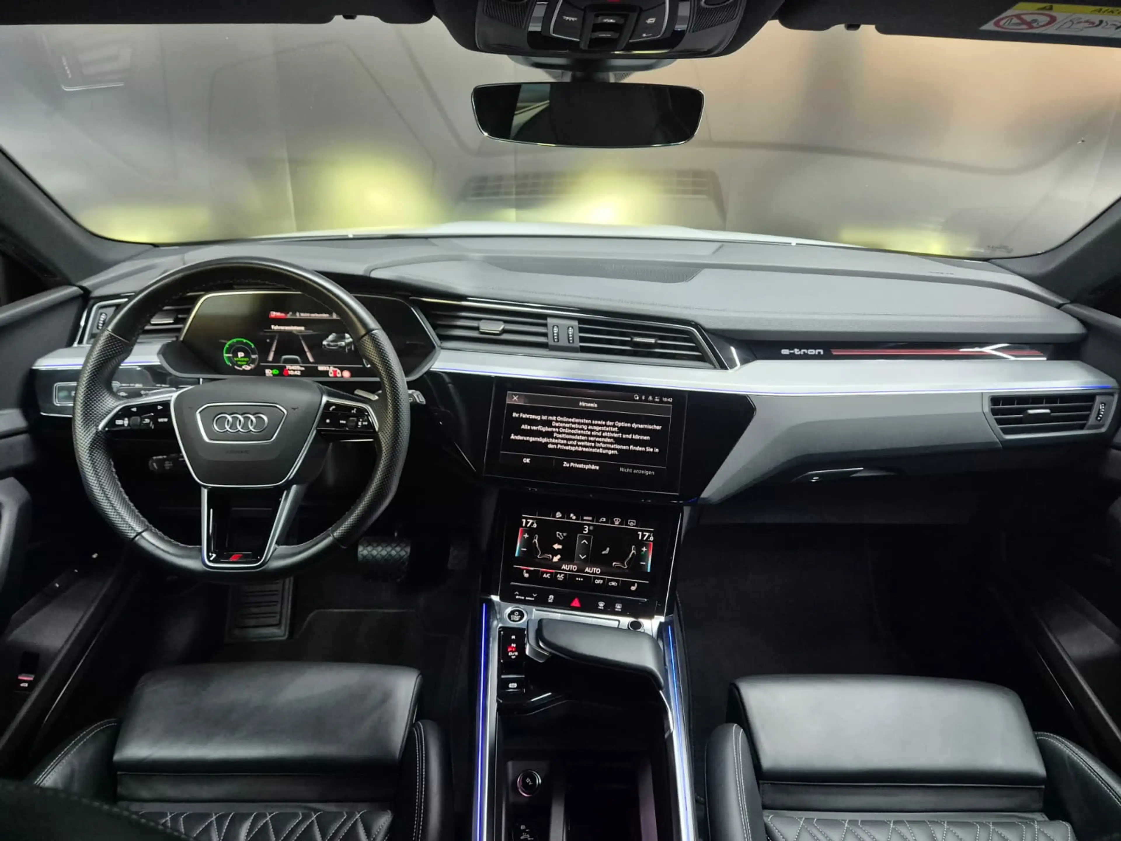Audi e-tron 55 quat S line MATRIX+PANO+HEAD+AHK+VOLL+ — photo 14